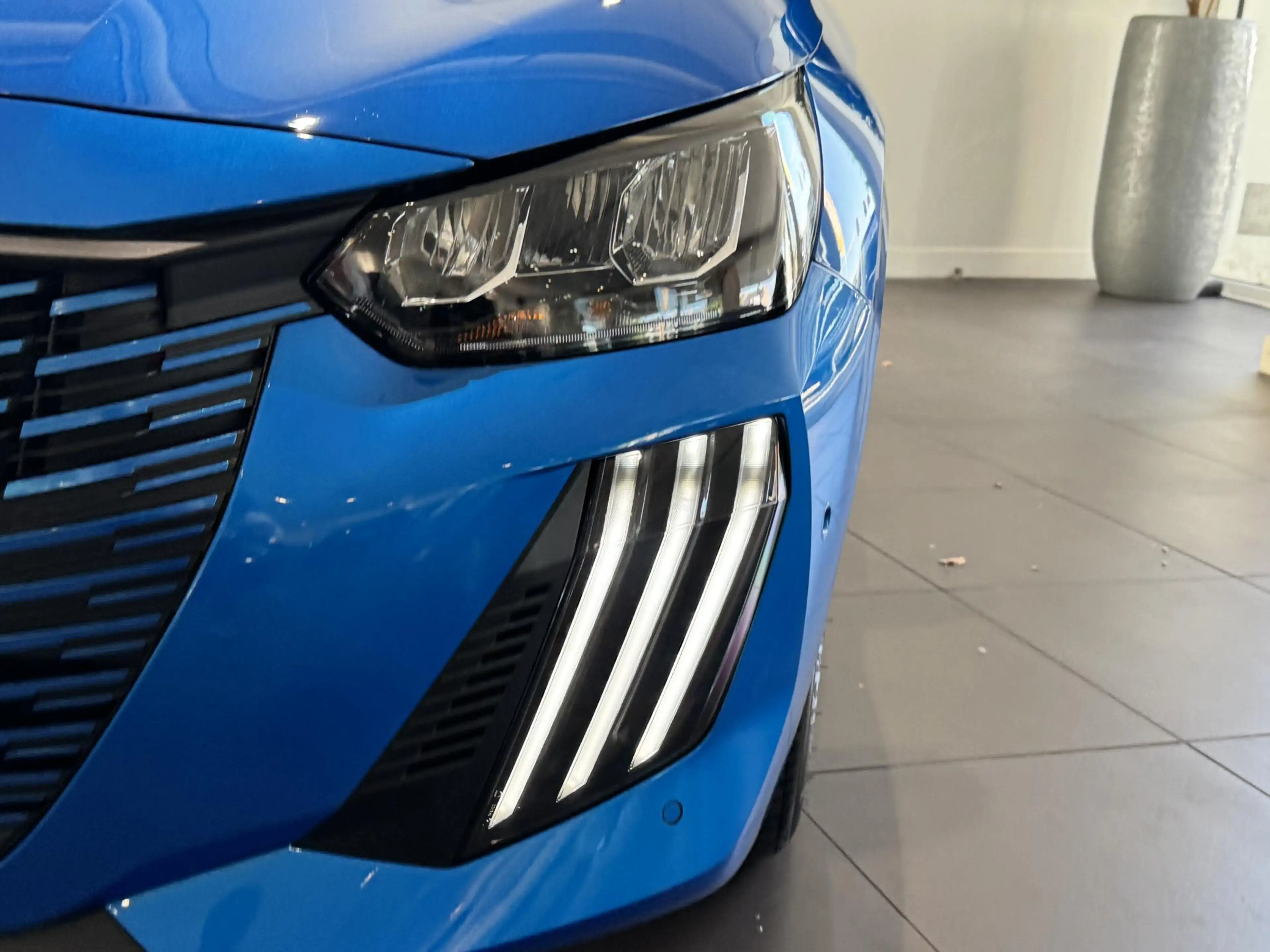 Peugeot 208 1.2 Hybrid 110 e-DCS6 GT — photo 9