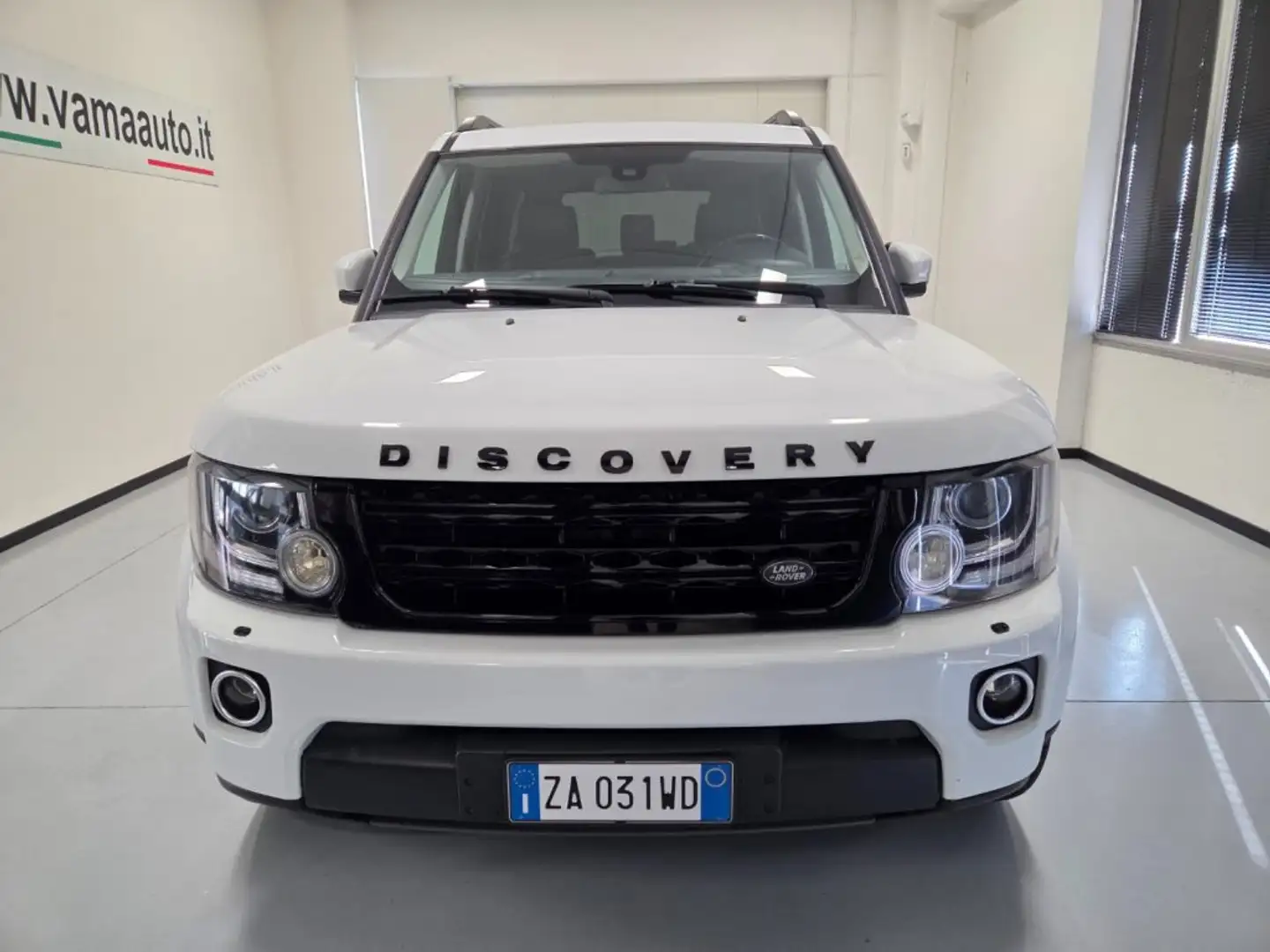 Land Rover Discovery 4 3.0 TDV6 211CV 7 POSTI Blanc - 2