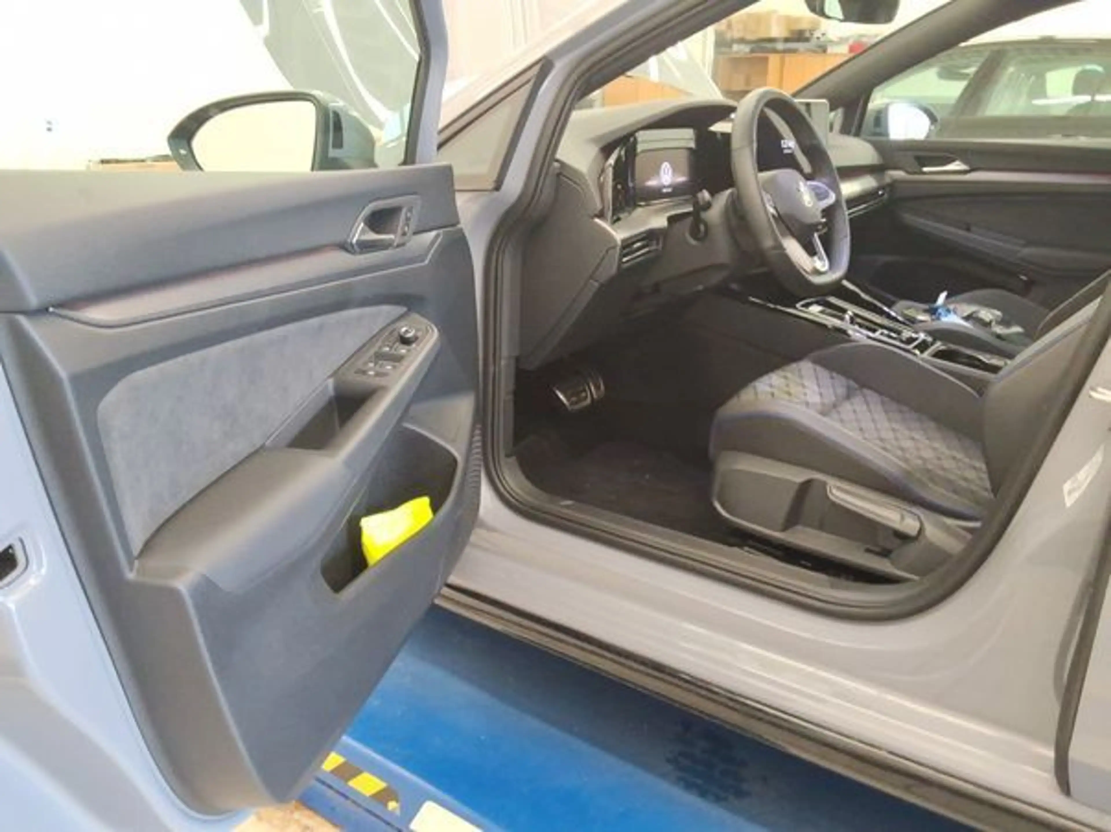 Volkswagen Golf Variant Golf VIII Variant 1.5 eTSI DSG R-Line | AHK | — photo 4