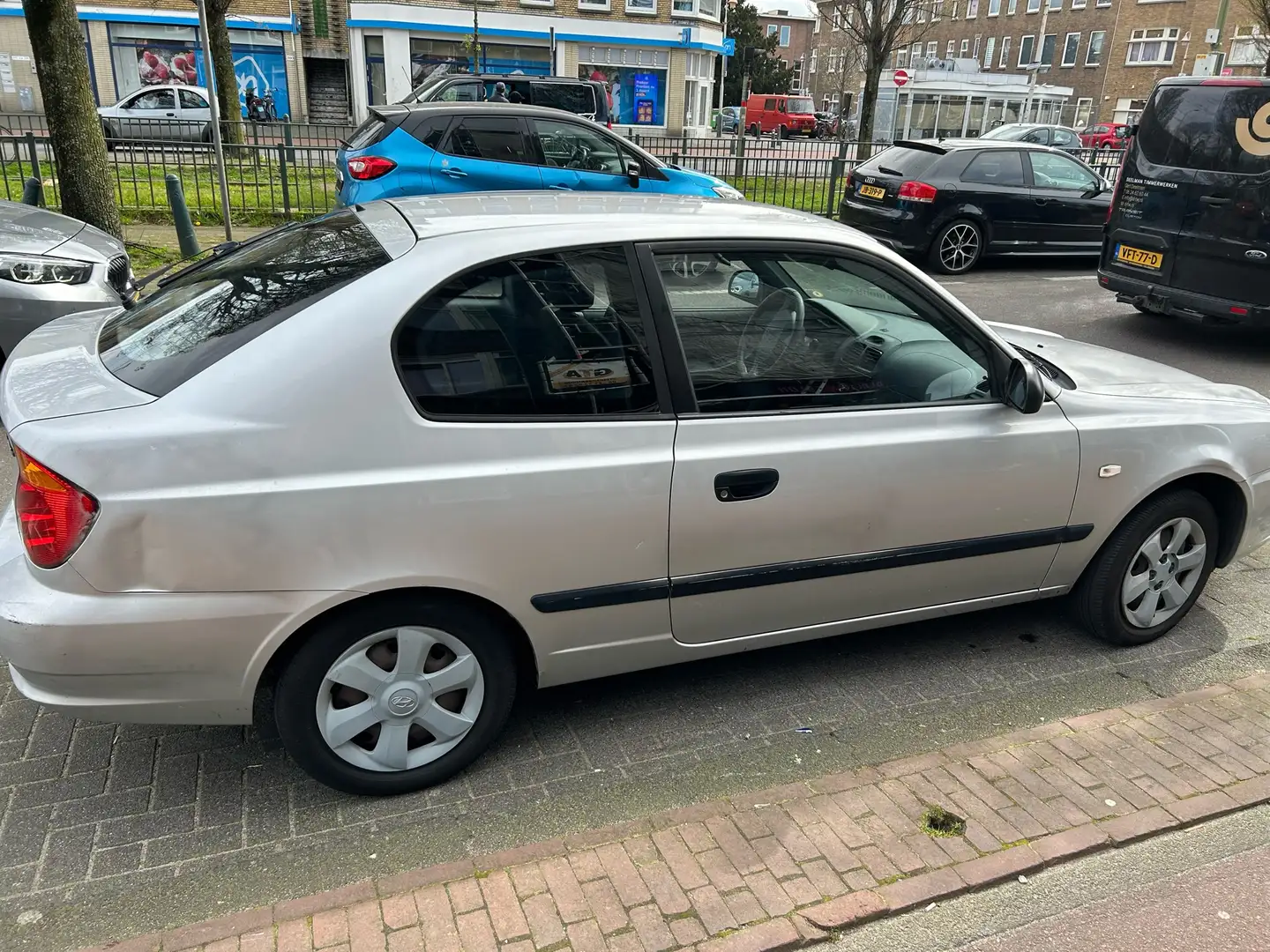 Hyundai ACCENT 1.3i Active Young Szary - 2