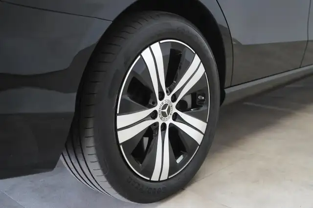 Mercedes-Benz C-Class view 13