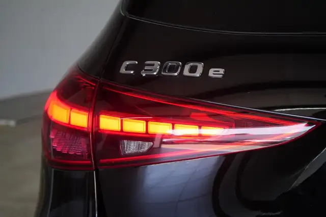 Mercedes-Benz C-Class view 14