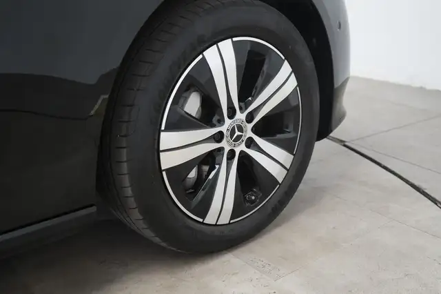 Mercedes-Benz C-Class view 12