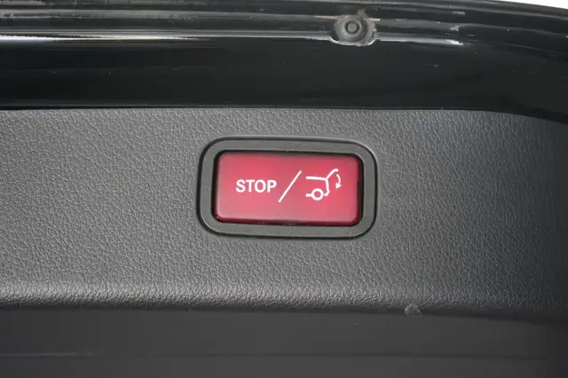 Mercedes-Benz C-Class view 10