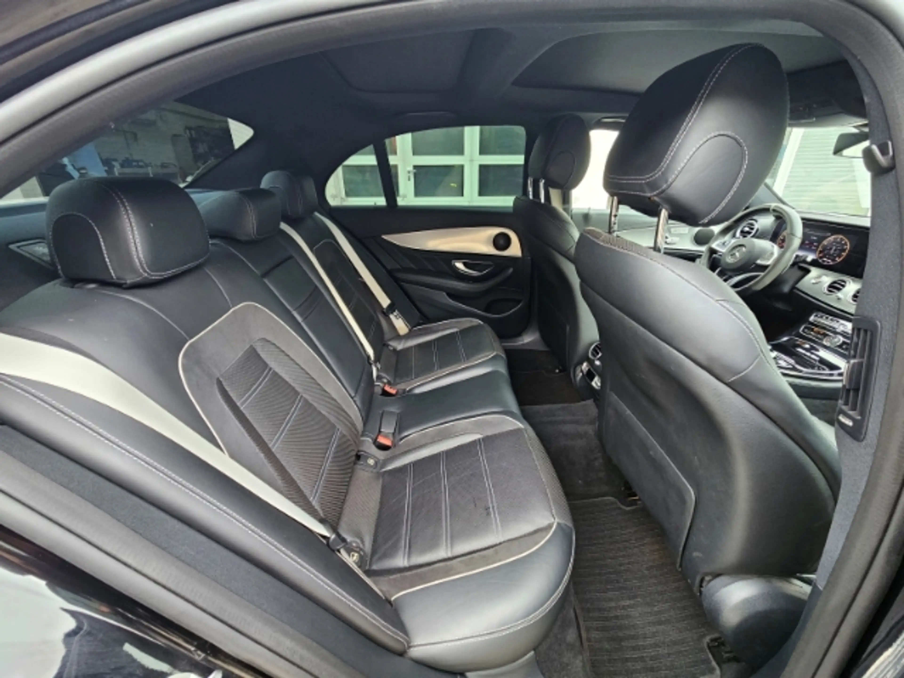 Mercedes-Benz E 63 AMG S 4Matic+ — photo 12