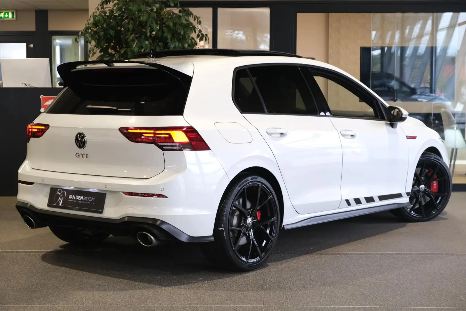Volkswagen Golf GTI 8 2.0 TSI Clubsport 300PK Pano Leder Navi ACC Blanc - 2