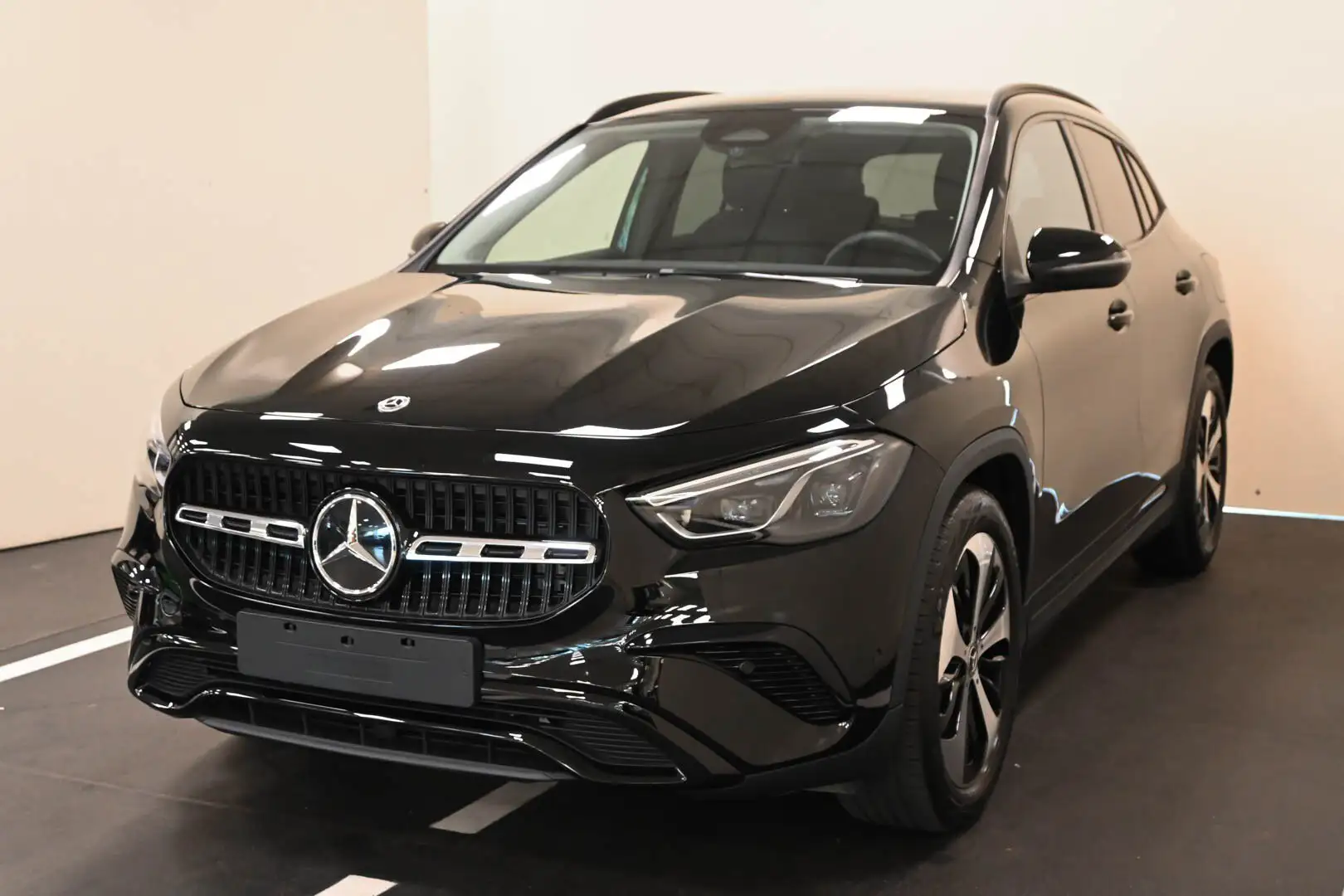 Mercedes-Benz GLA 180 GLA 180 Automatic Advanced Mhev Night Pack Nero - 2