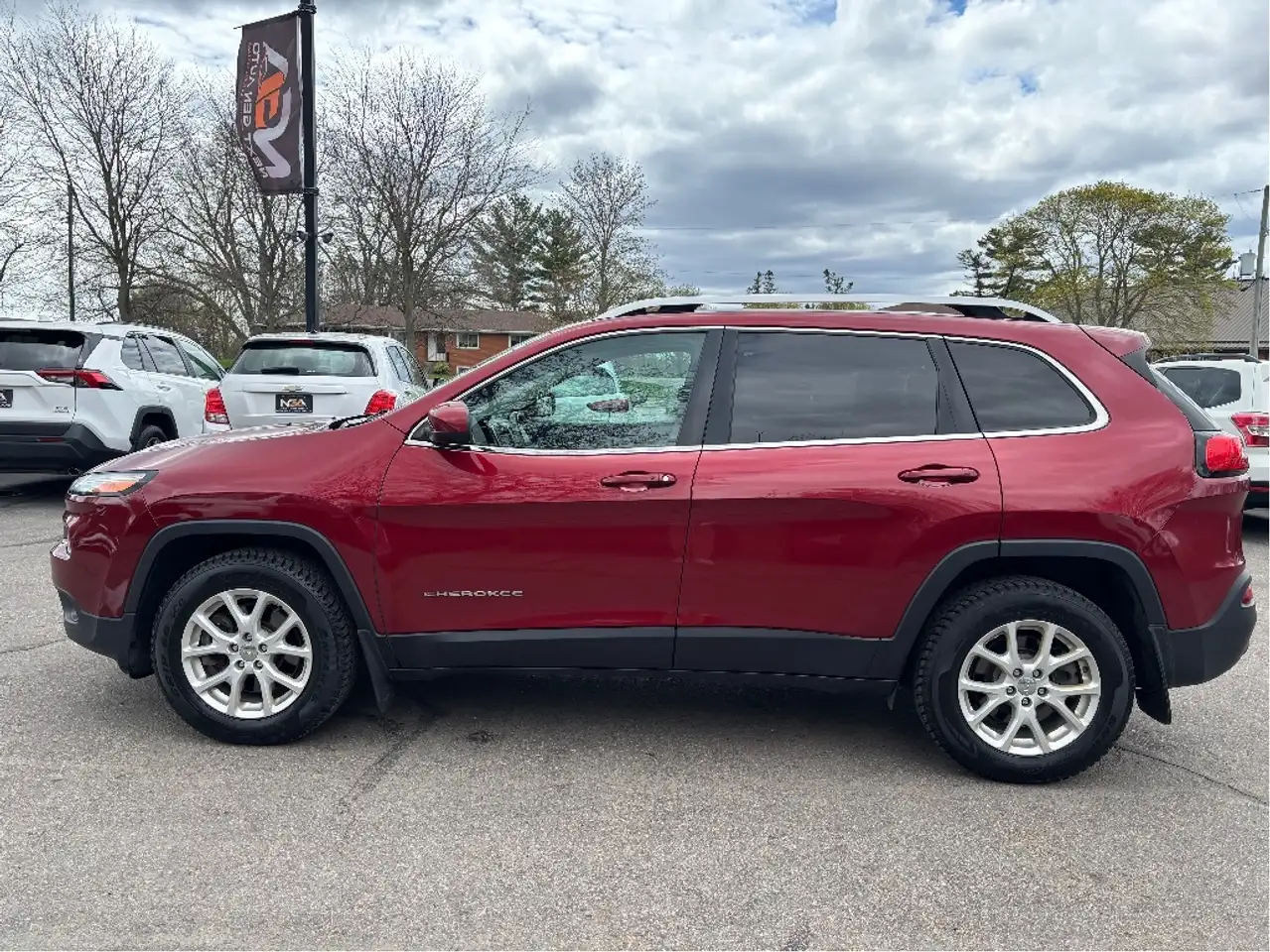 Jeep Cherokee снимка Jeep Cherokee