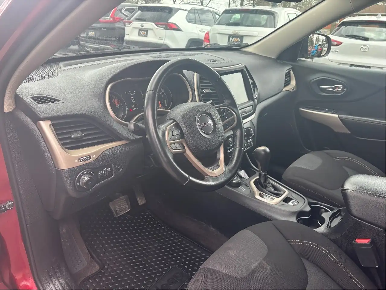 Jeep Cherokee снимка Jeep Cherokee
