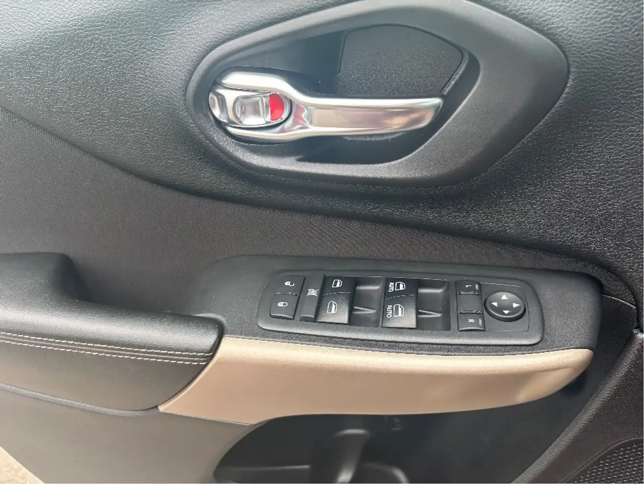 Jeep Cherokee снимка Jeep Cherokee