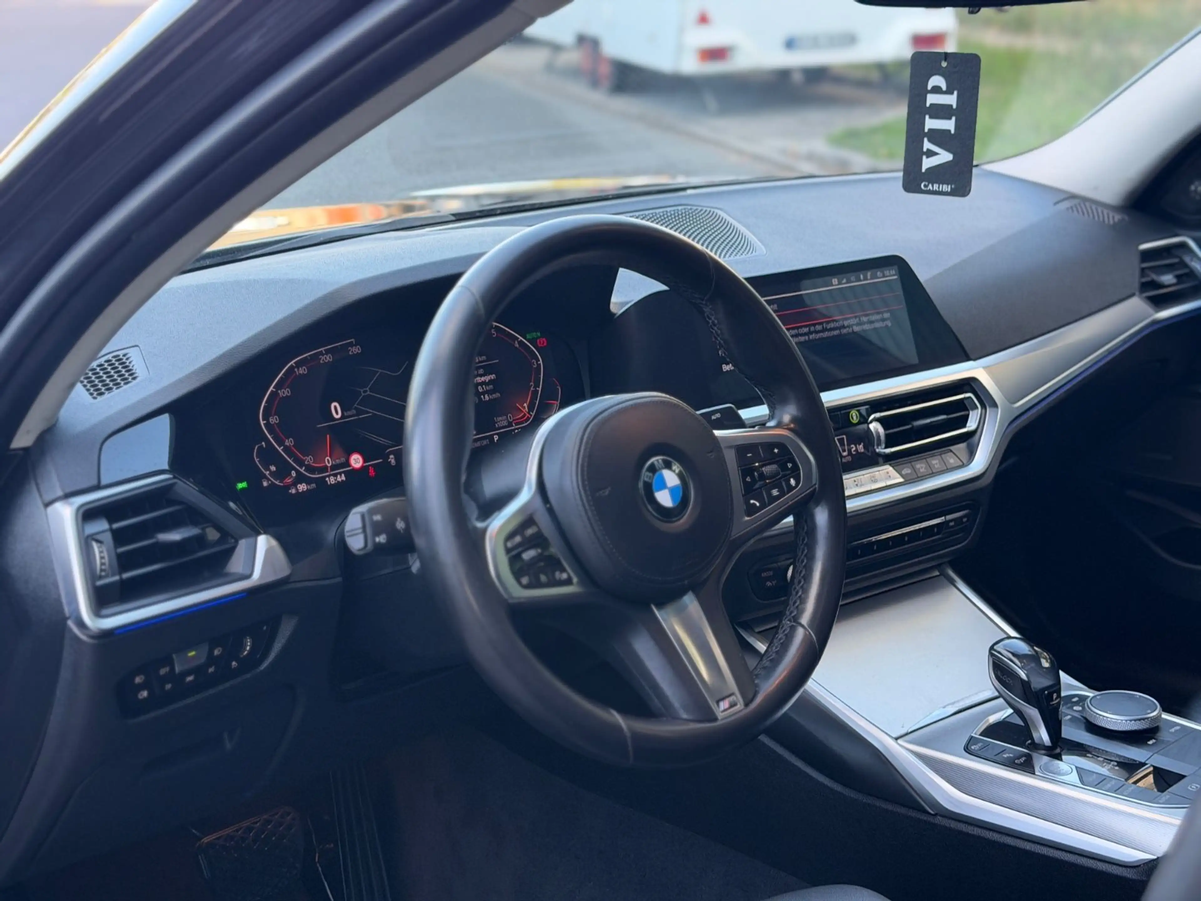 BMW 330 i Sport Line*Harmankardon*LED*NAVI* — photo 11