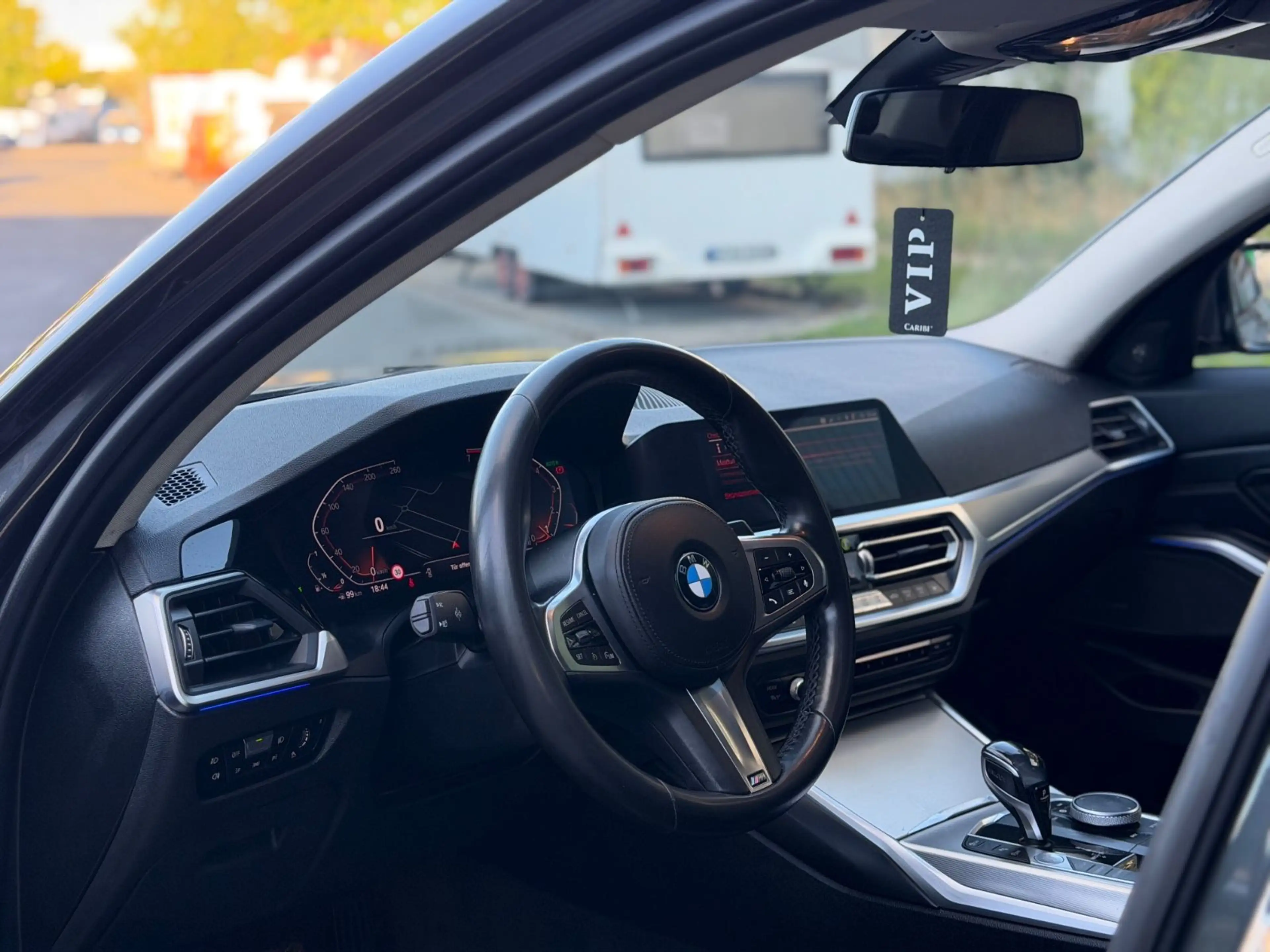 BMW 330 i Sport Line*Harmankardon*LED*NAVI* — photo 9