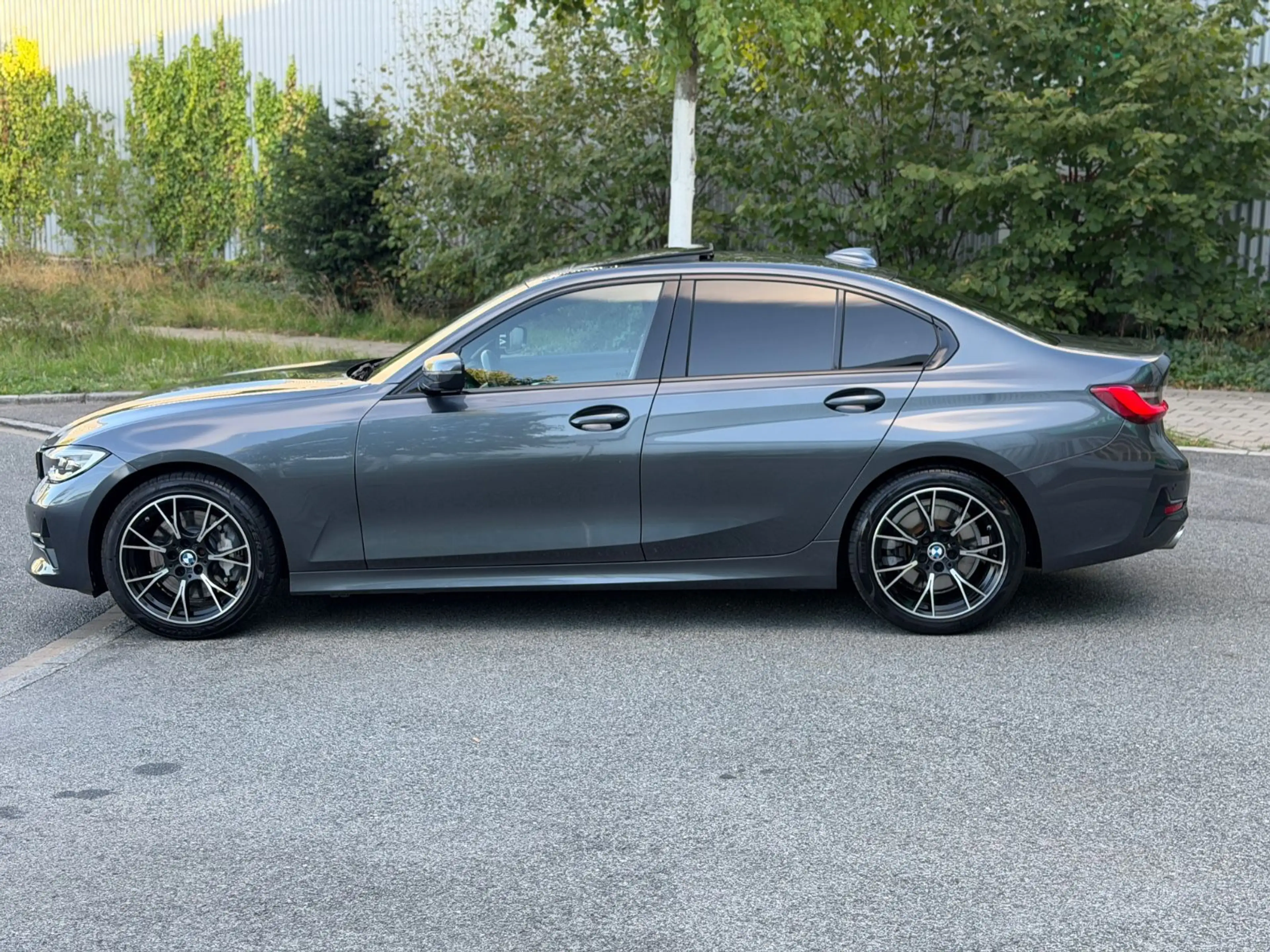 BMW 330 i Sport Line*Harmankardon*LED*NAVI* — photo 8