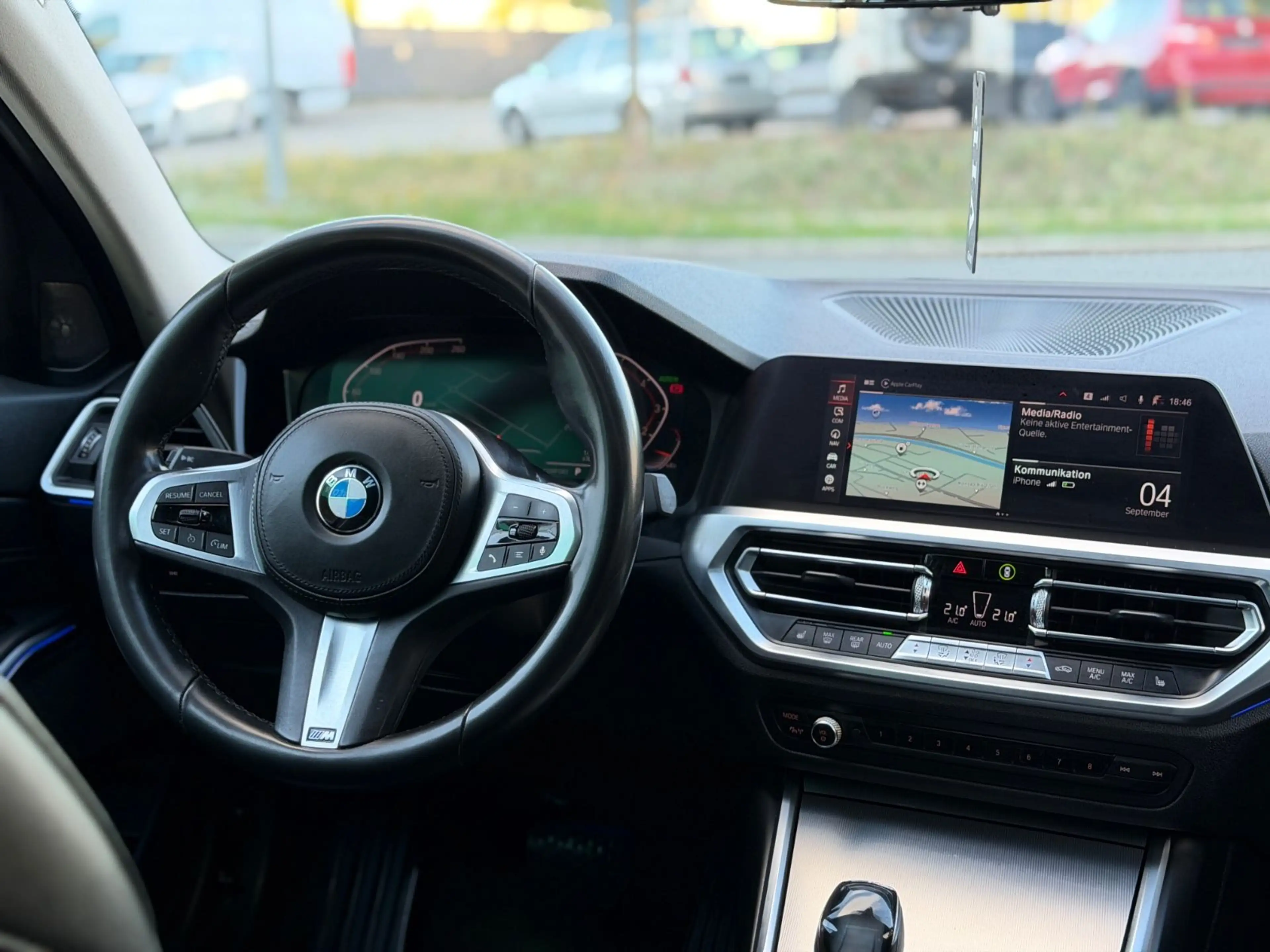 BMW 330 i Sport Line*Harmankardon*LED*NAVI* — photo 13