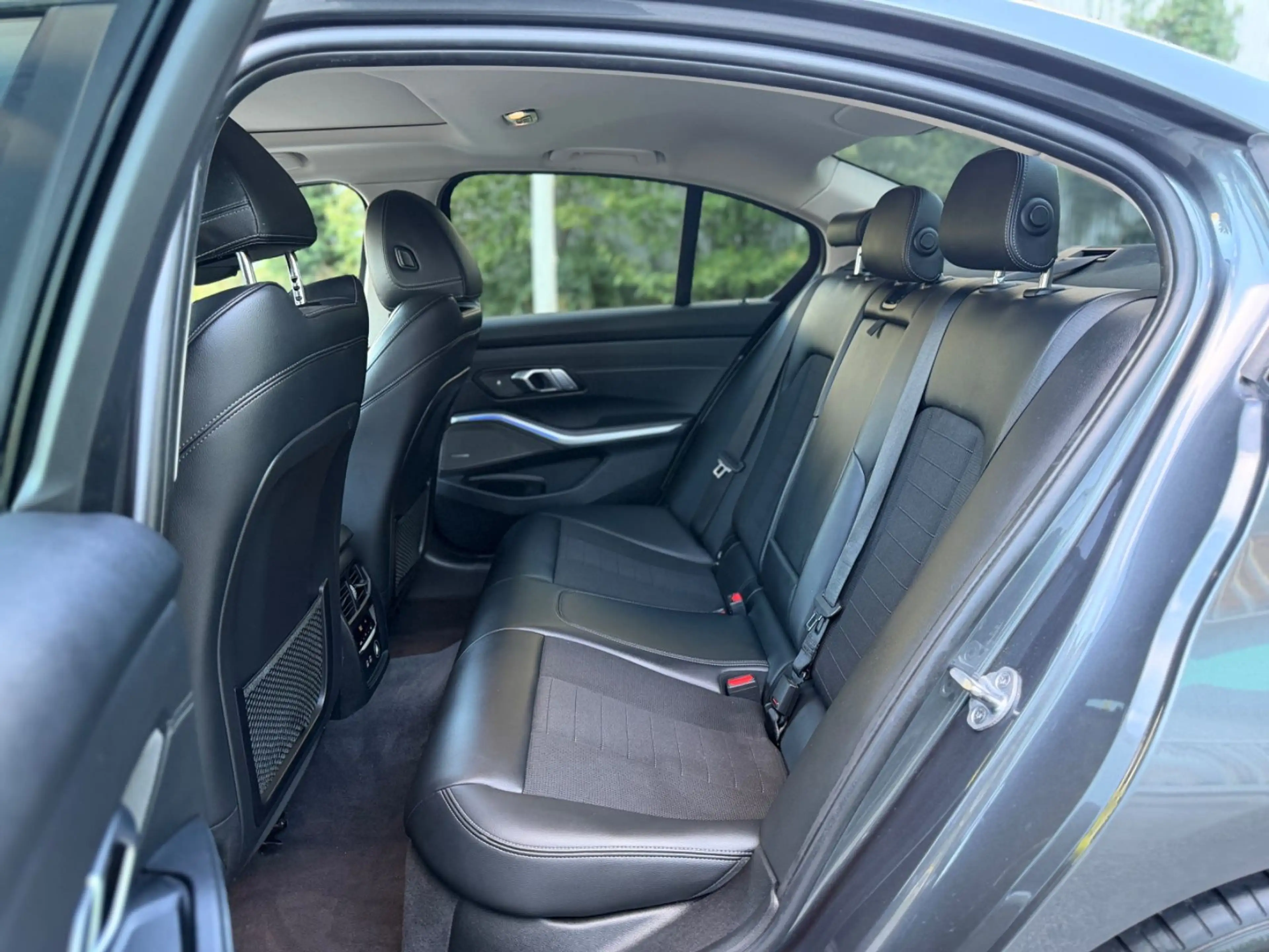 BMW 330 i Sport Line*Harmankardon*LED*NAVI* — photo 15