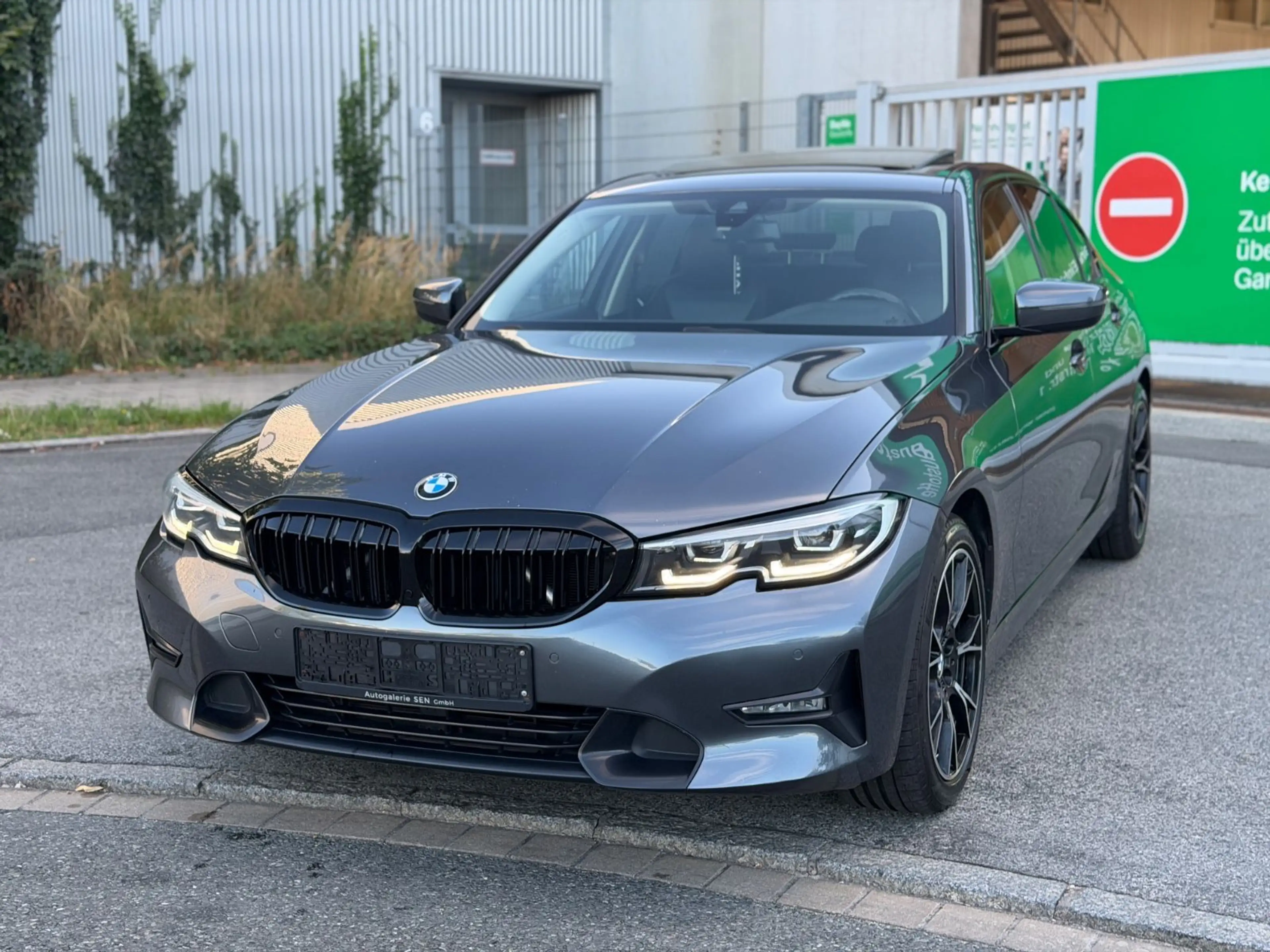 BMW 330 i Sport Line*Harmankardon*LED*NAVI*