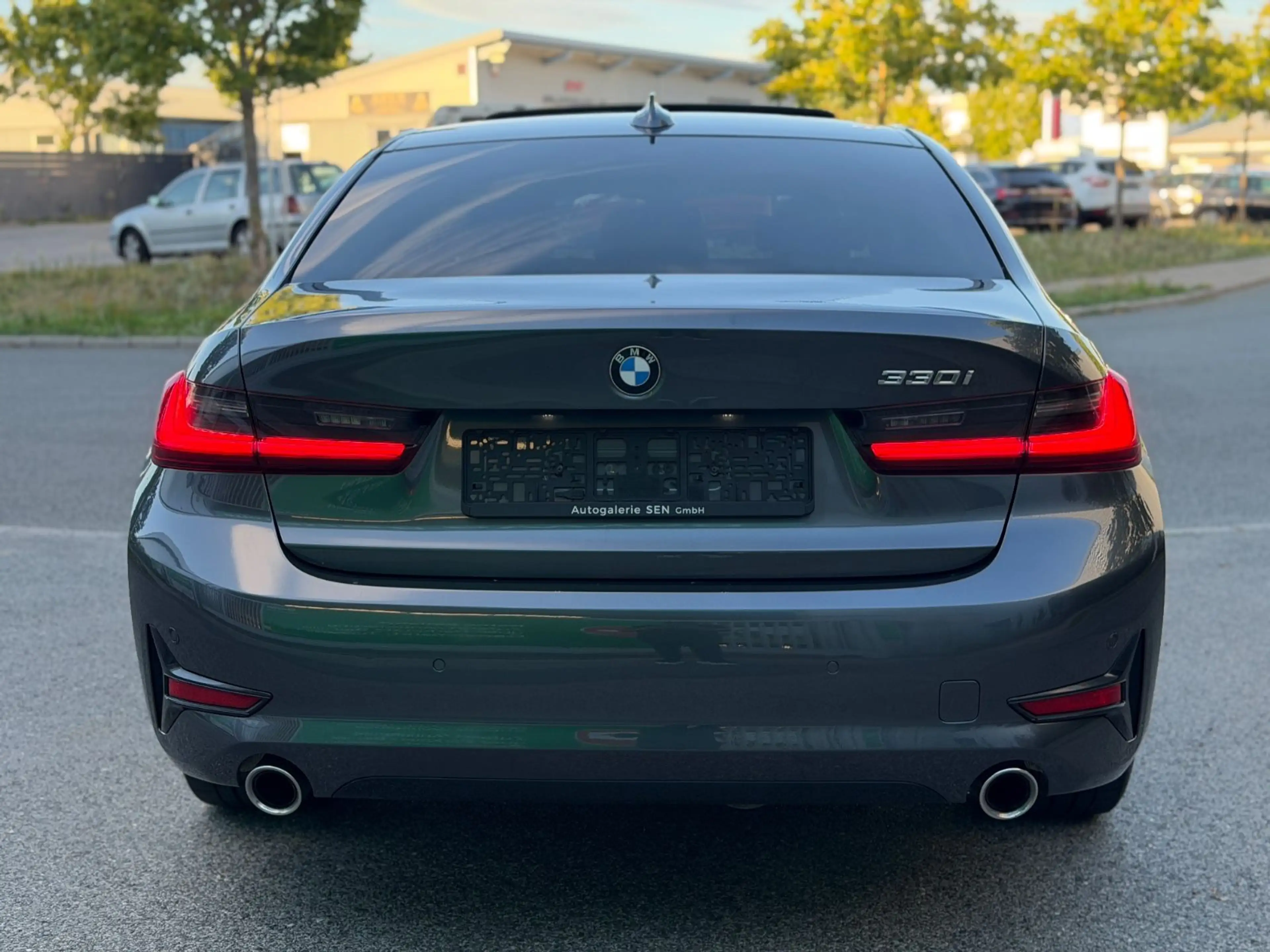 BMW 330 i Sport Line*Harmankardon*LED*NAVI* — photo 6