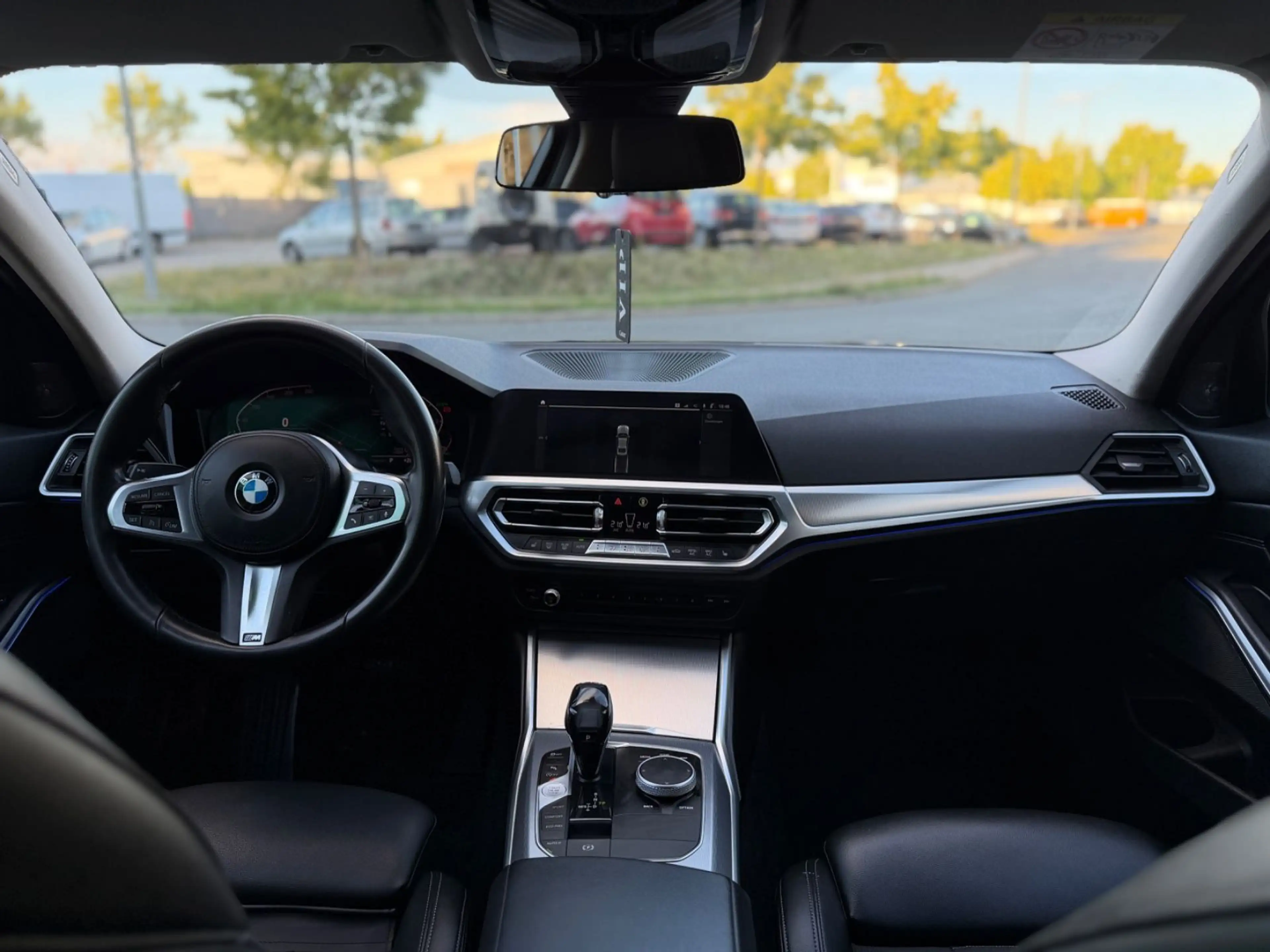 BMW 330 i Sport Line*Harmankardon*LED*NAVI* — photo 12