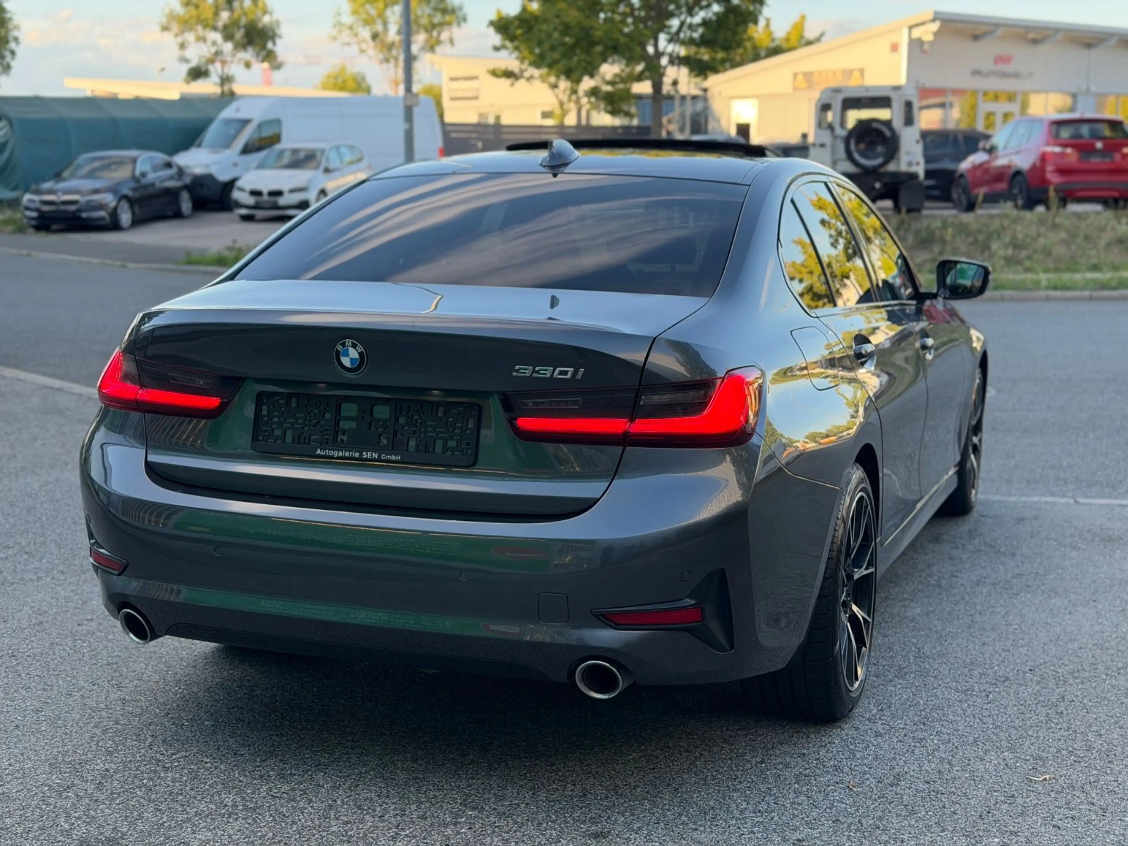 BMW 330 i Sport Line*Harmankardon*LED*NAVI* — photo 5