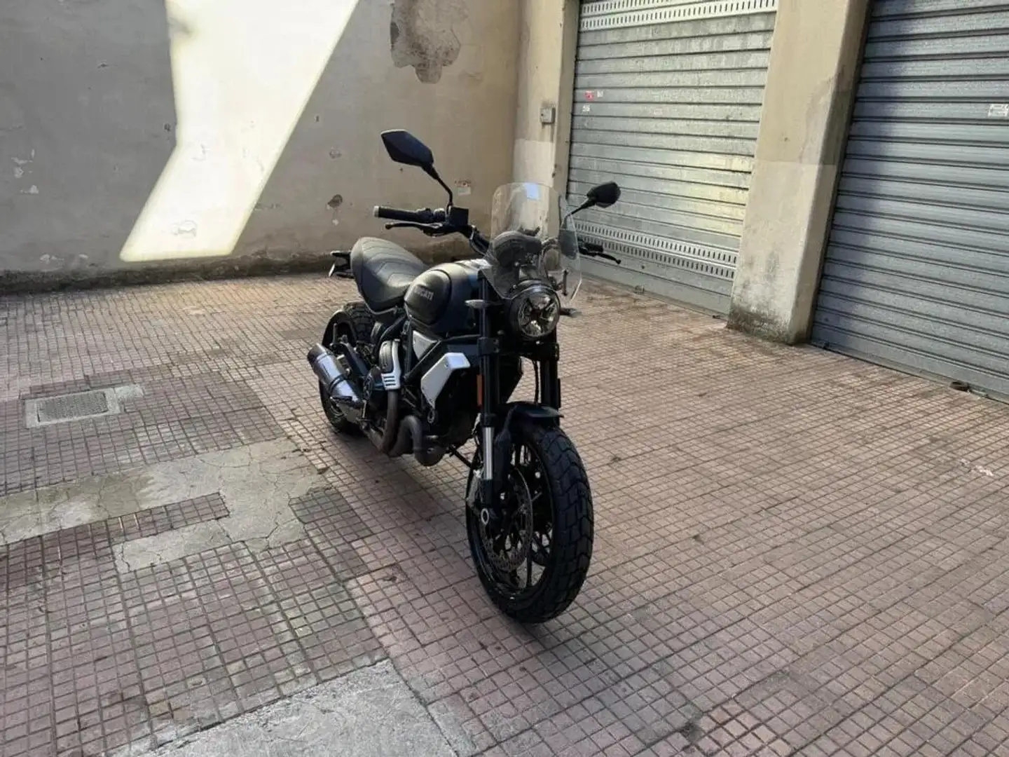 Ducati Scrambler 1100 Dark Pro Schwarz - 2