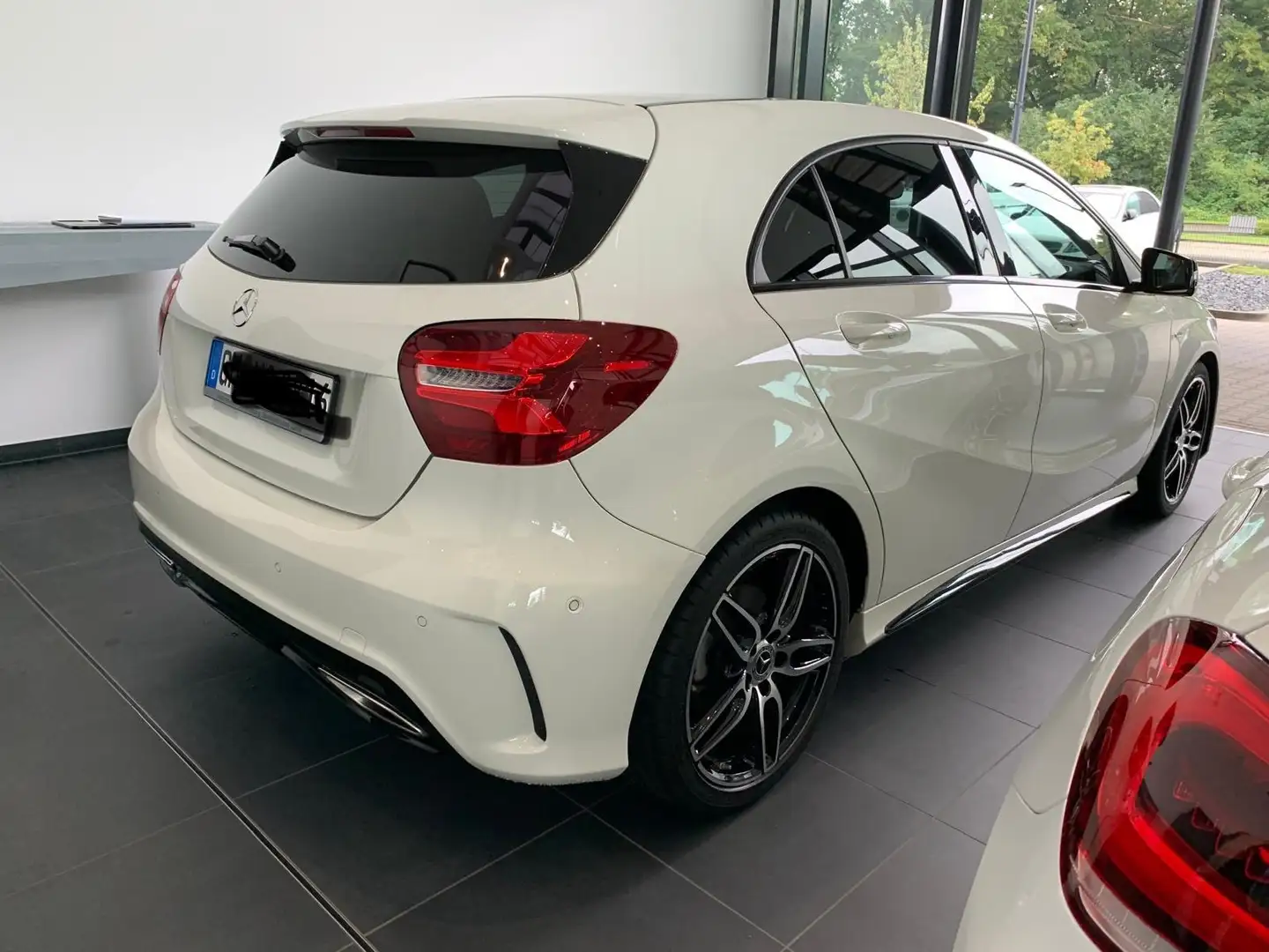 Mercedes-Benz A 180 A 180 AMG Line Weiß - 1