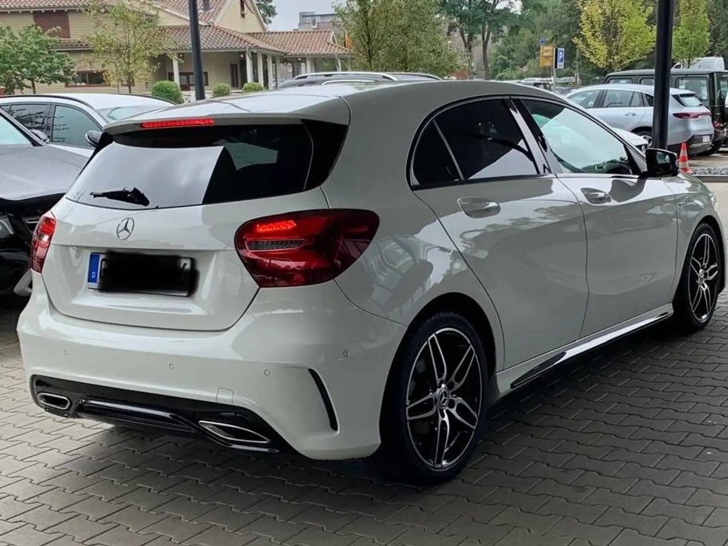 Mercedes-Benz A 180 A 180 AMG Line Weiß - 2