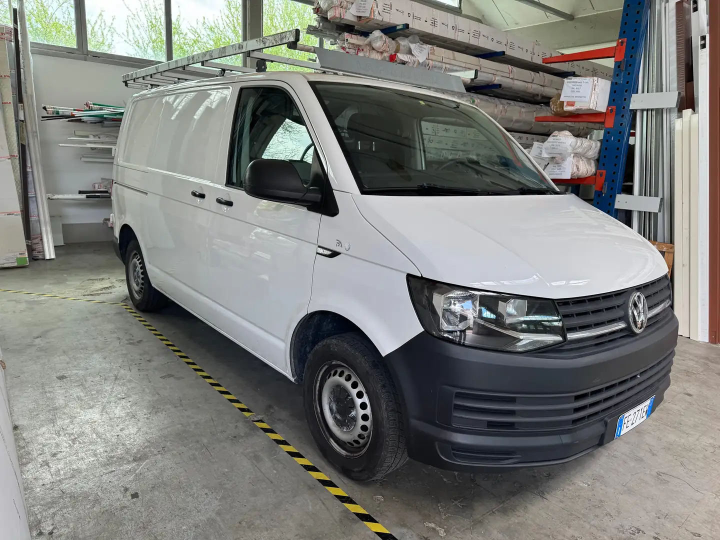 Volkswagen T6 Transporter PREZZO IVATO, Full Optional e Porta pacchi Bianco - 2