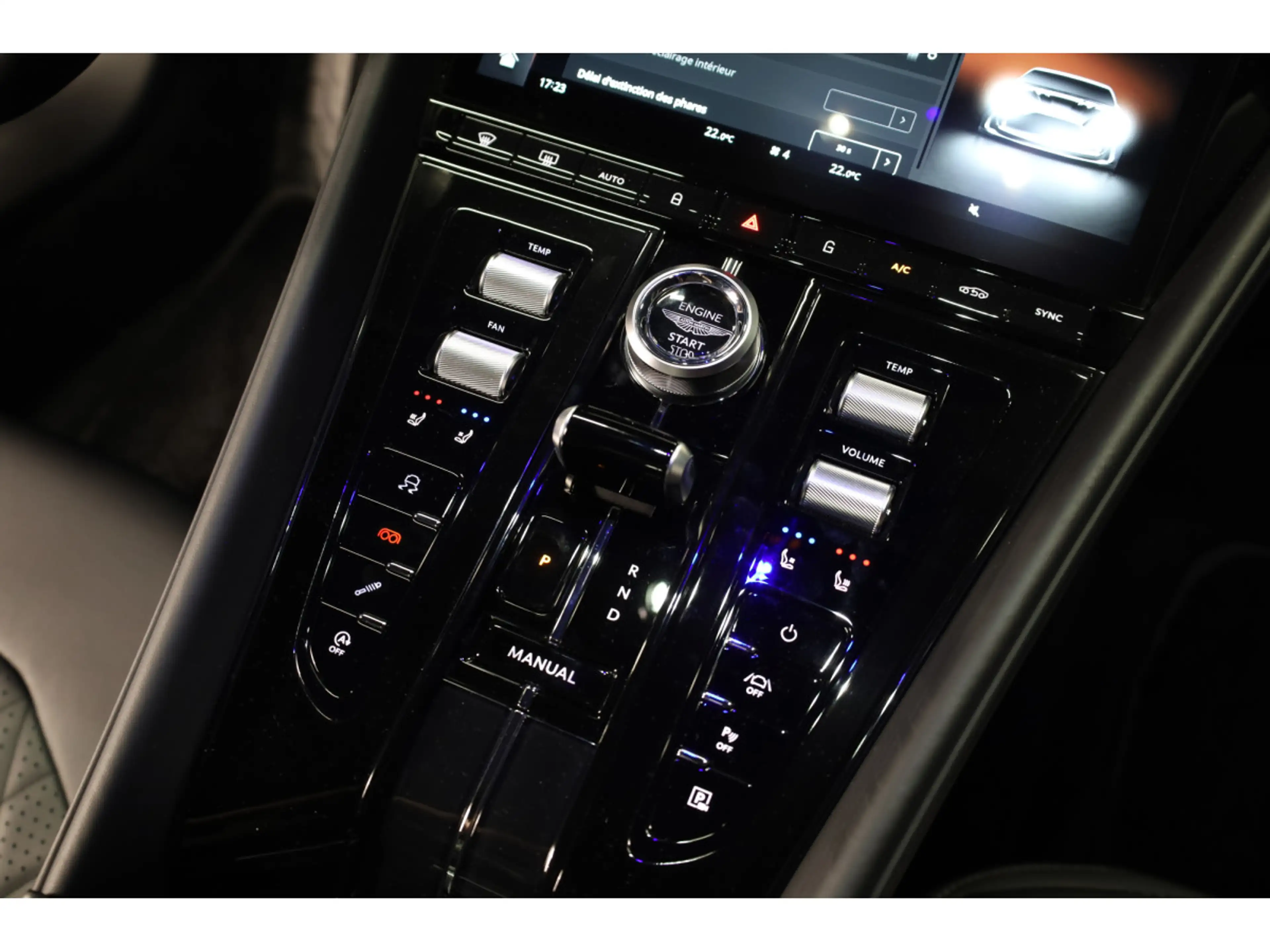 Aston Martin DB12 V8 Twin Turbo - ALUMINITE SILVER — photo 13
