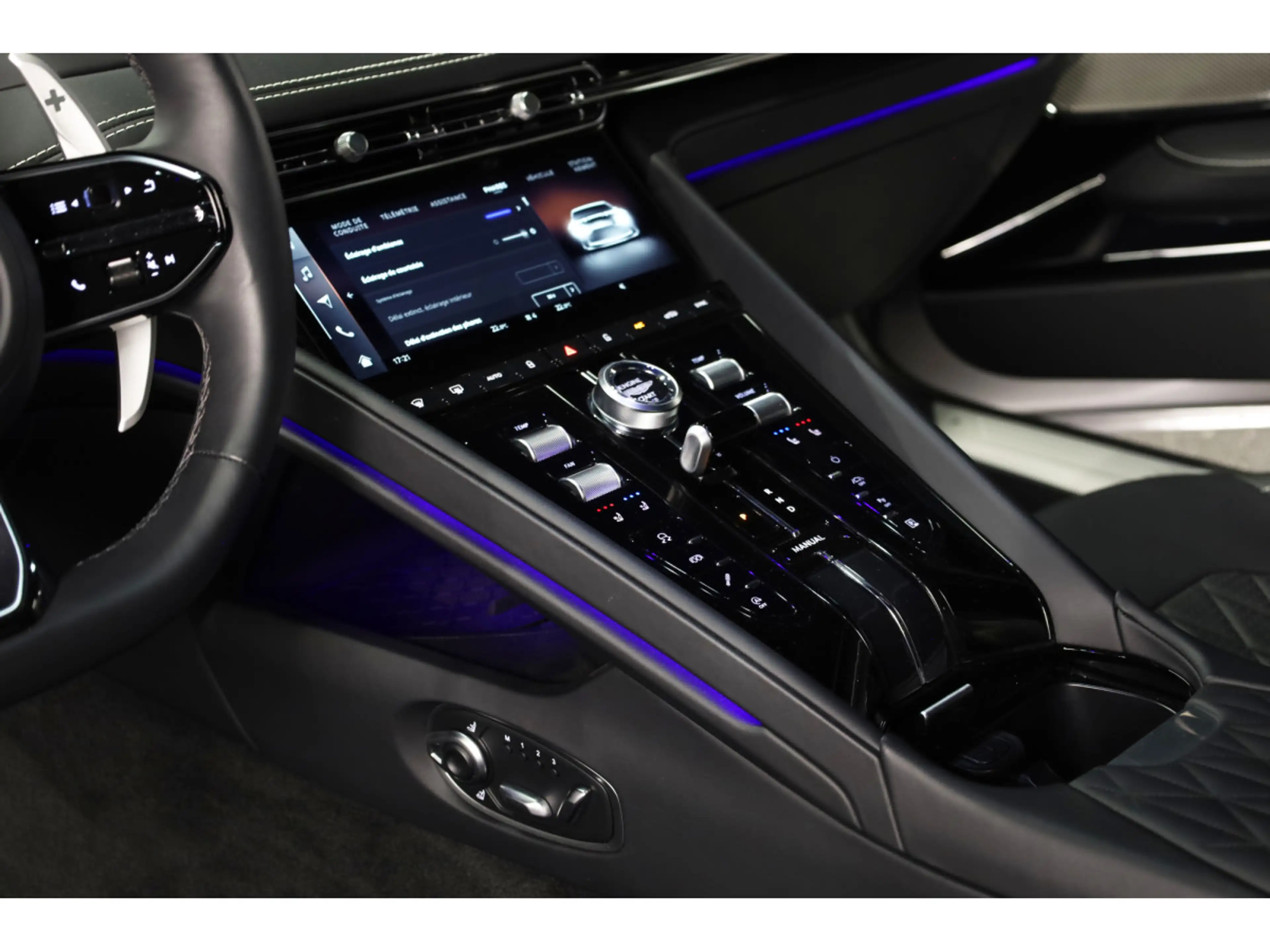 Aston Martin DB12 V8 Twin Turbo - ALUMINITE SILVER — photo 5