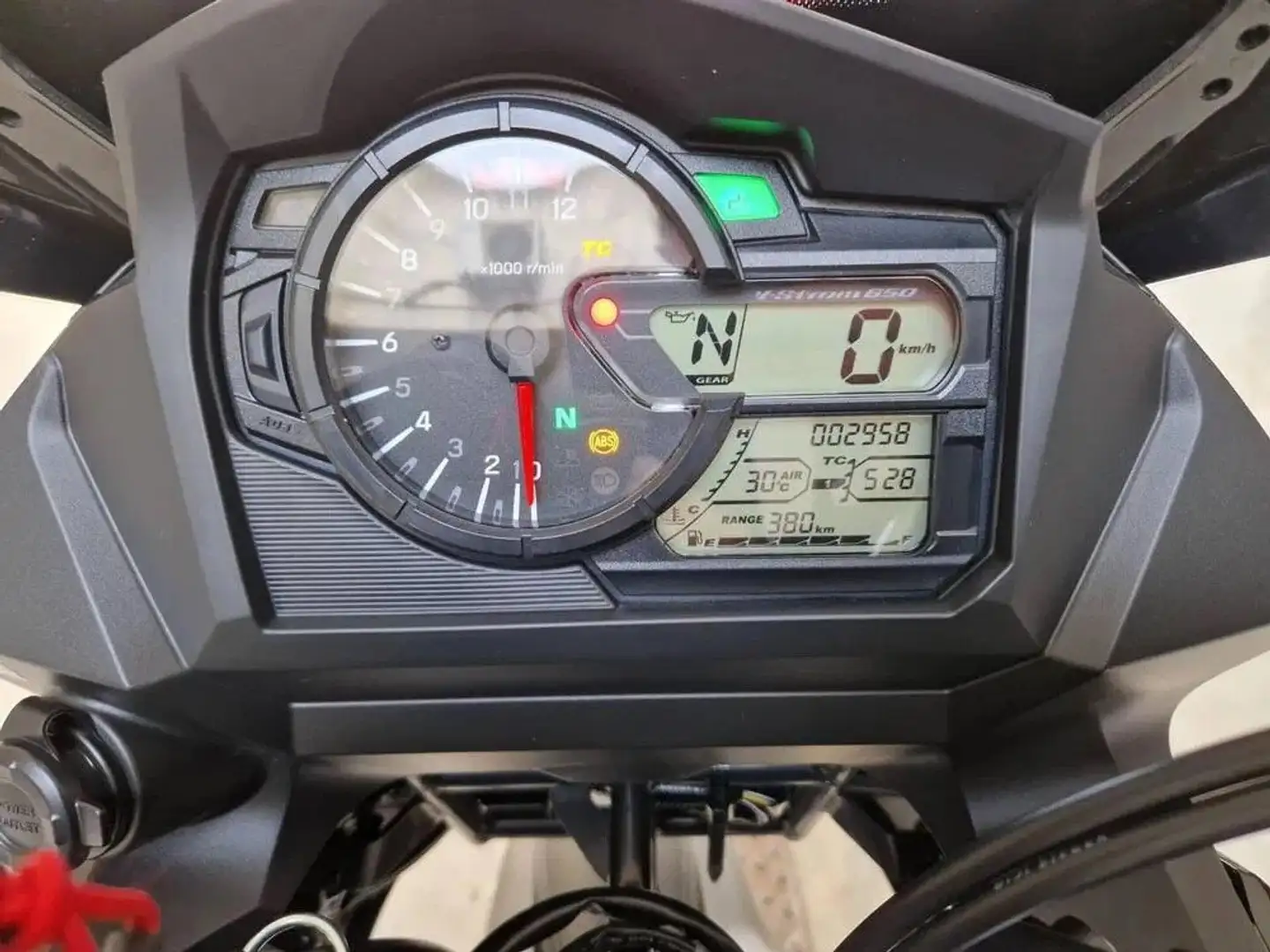 Suzuki V-Strom 650 XT Explorer Nero - 2