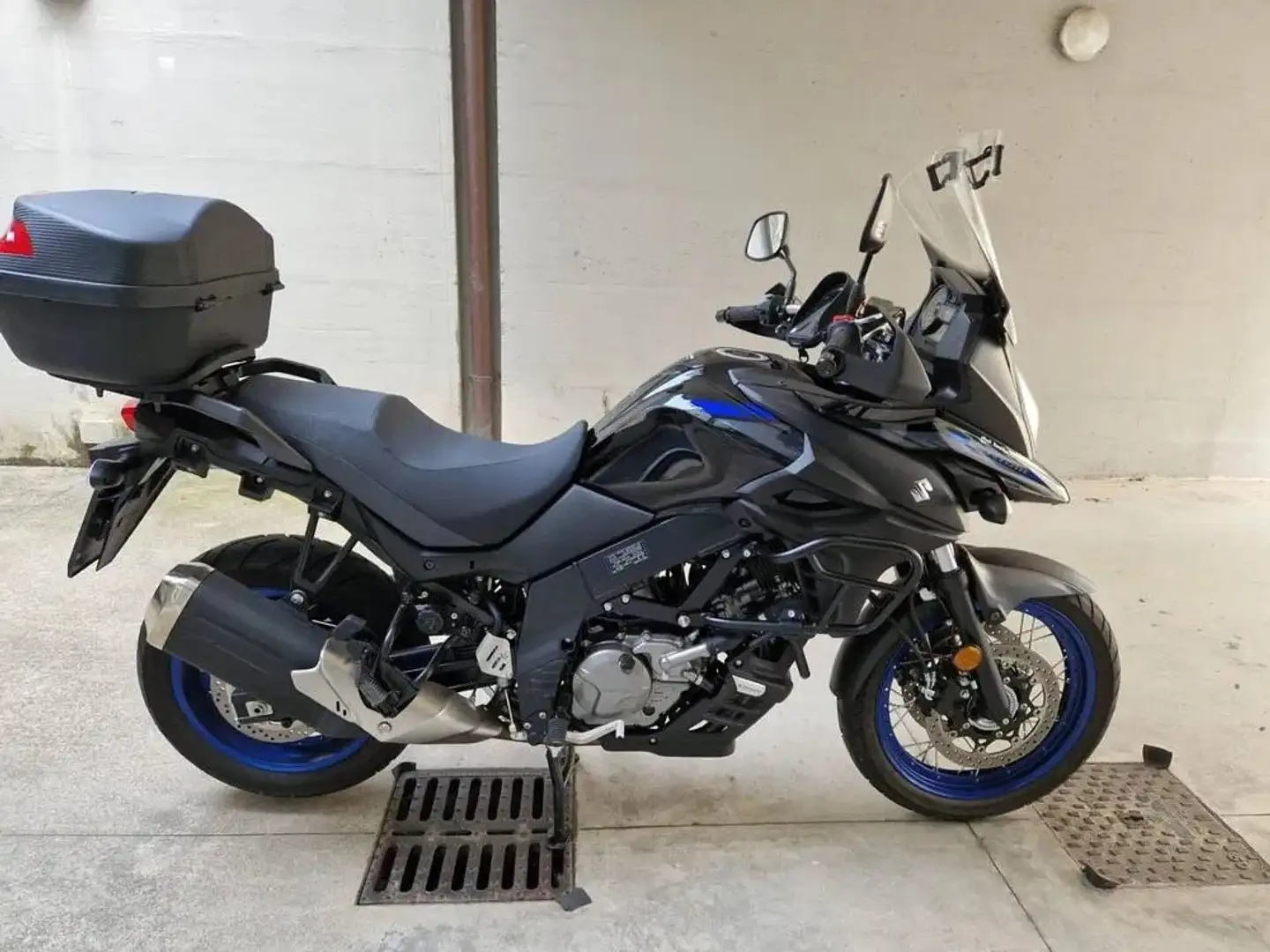 Suzuki V-Strom 650 XT Explorer Nero - 1