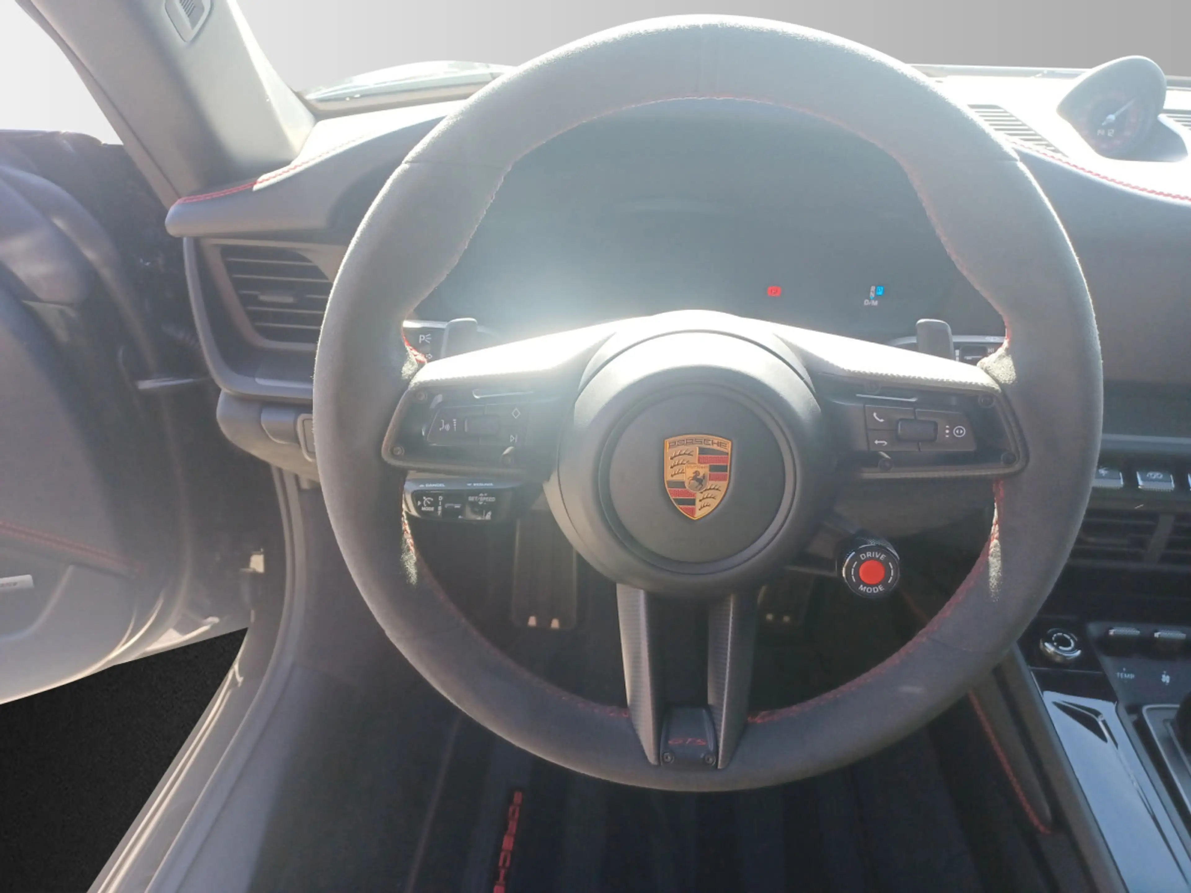 Porsche 911 Carrera 4 GTS Cabriolet — photo 11