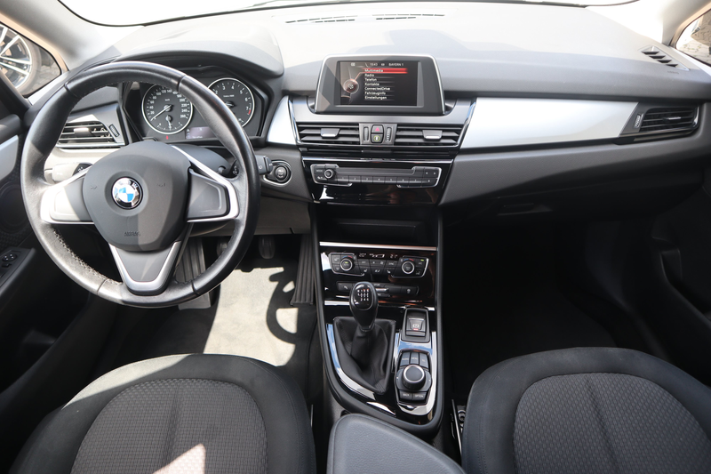 BMW 218 i Active Tourer — photo 7