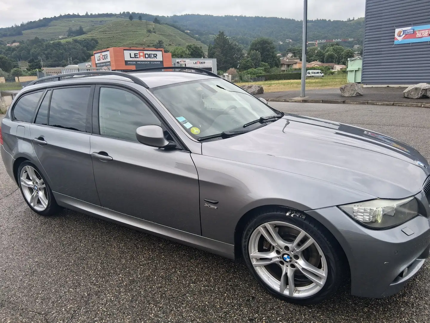 BMW 330 Touring 330d xDrive 245 ch Sport Design - 2