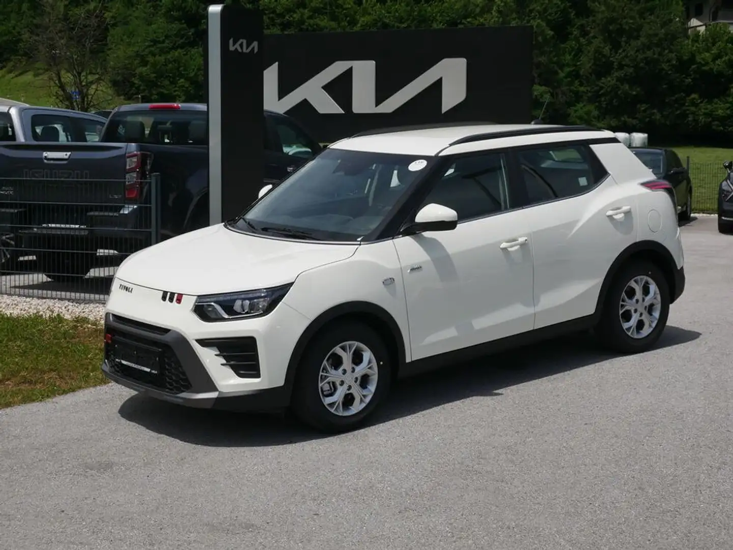 KGM Tivoli 1.5 GDI Style plus AWD Aut. Weiß - 1