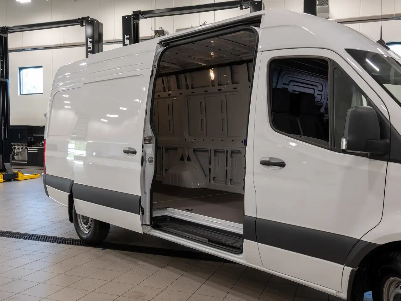 Mercedes-Benz Sprinter снимка Mercedes-Benz Sprinter