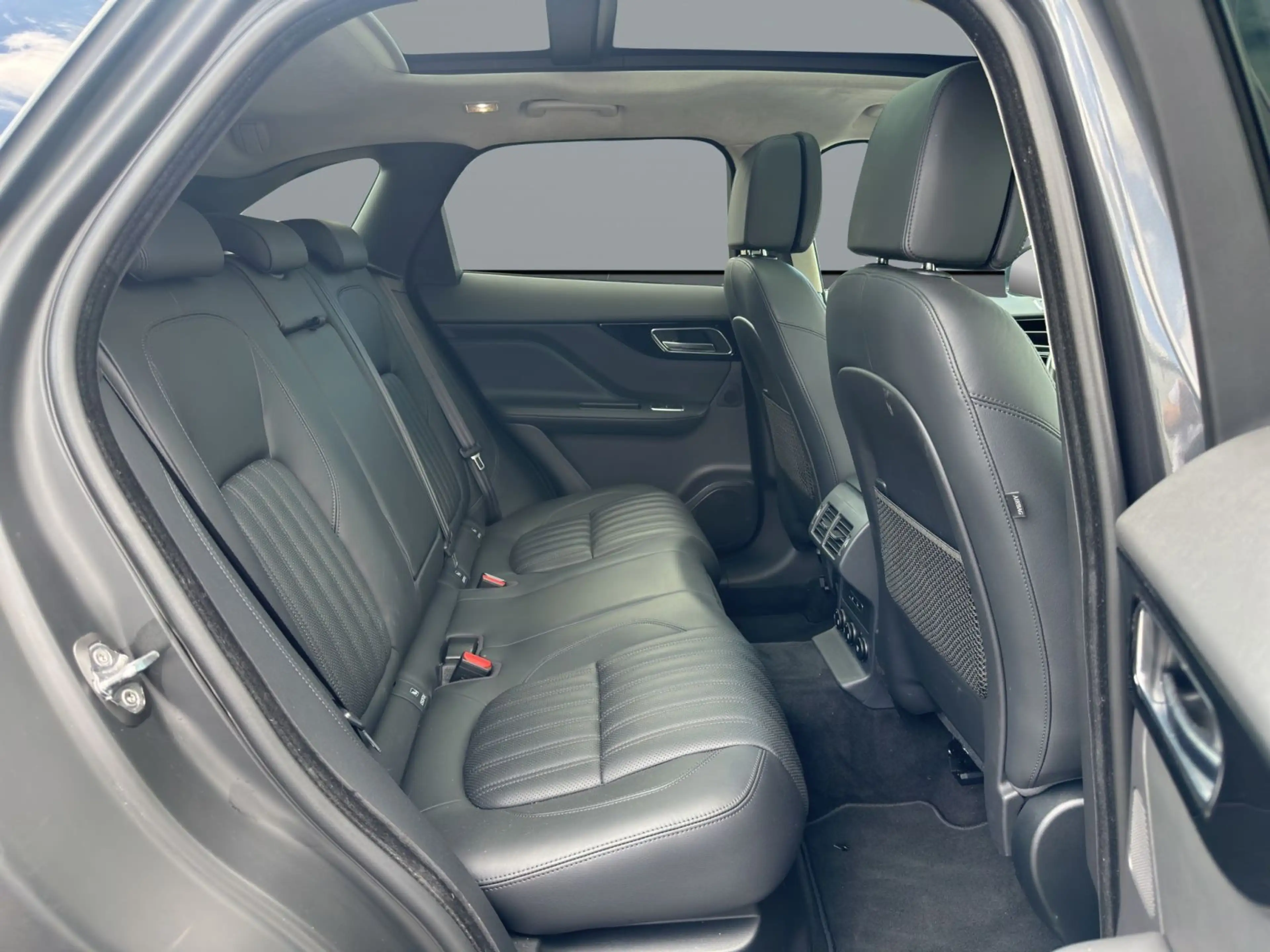 Jaguar F-Pace F-PACE 30d Portfolio Pano Winter Pack DAB Keyles — photo 5