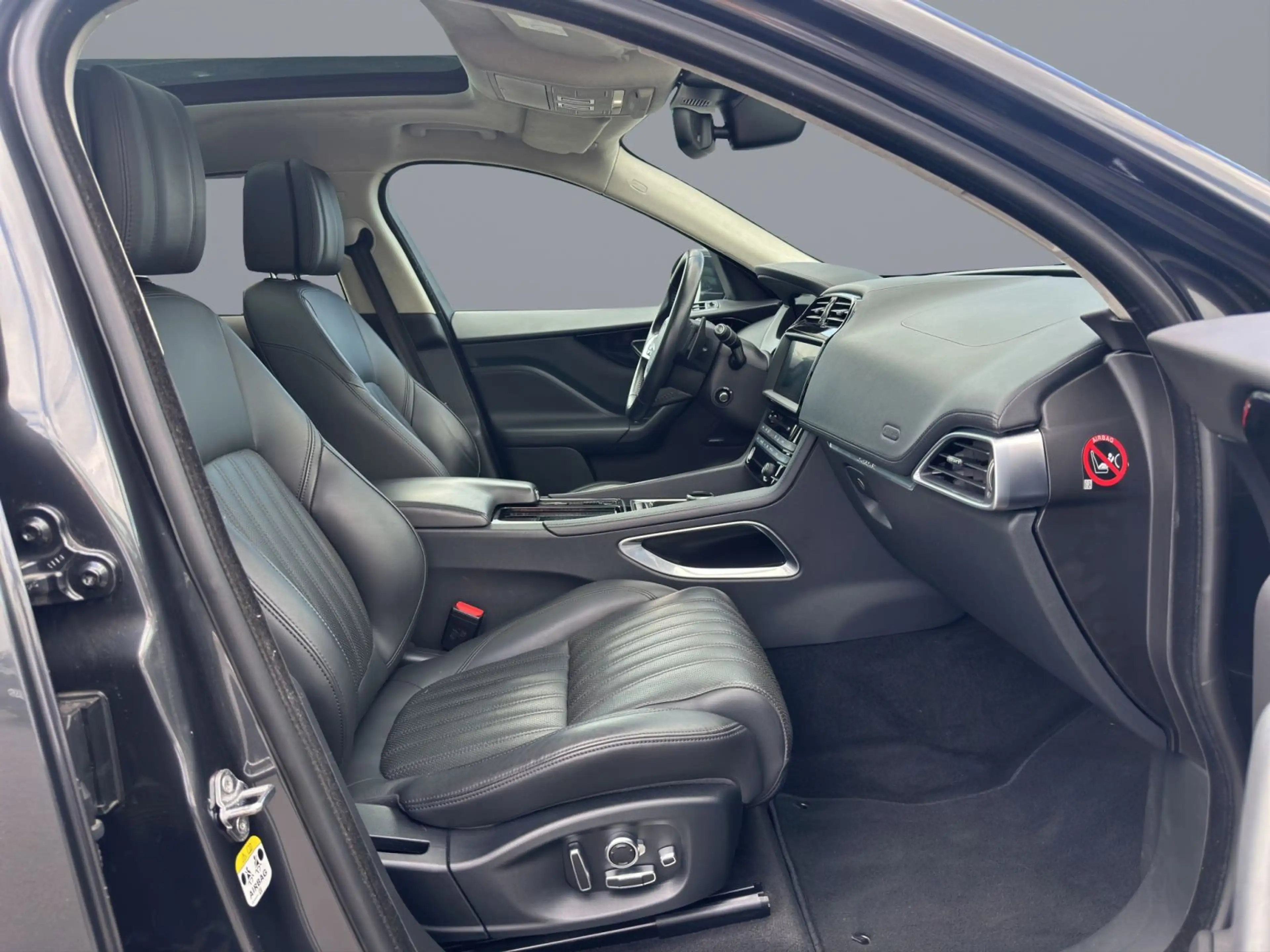 Jaguar F-Pace F-PACE 30d Portfolio Pano Winter Pack DAB Keyles — photo 3