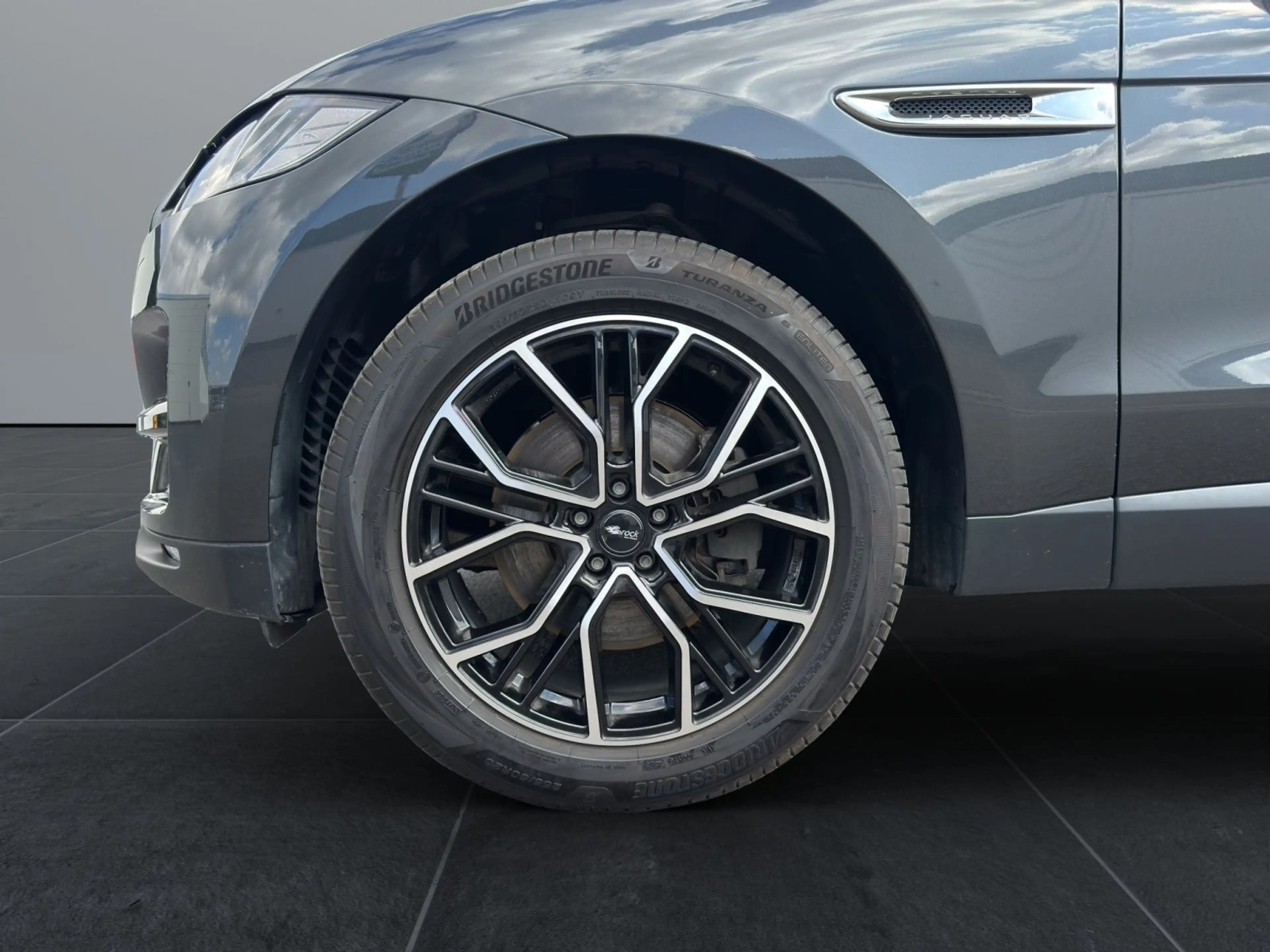 Jaguar F-Pace F-PACE 30d Portfolio Pano Winter Pack DAB Keyles — photo 9