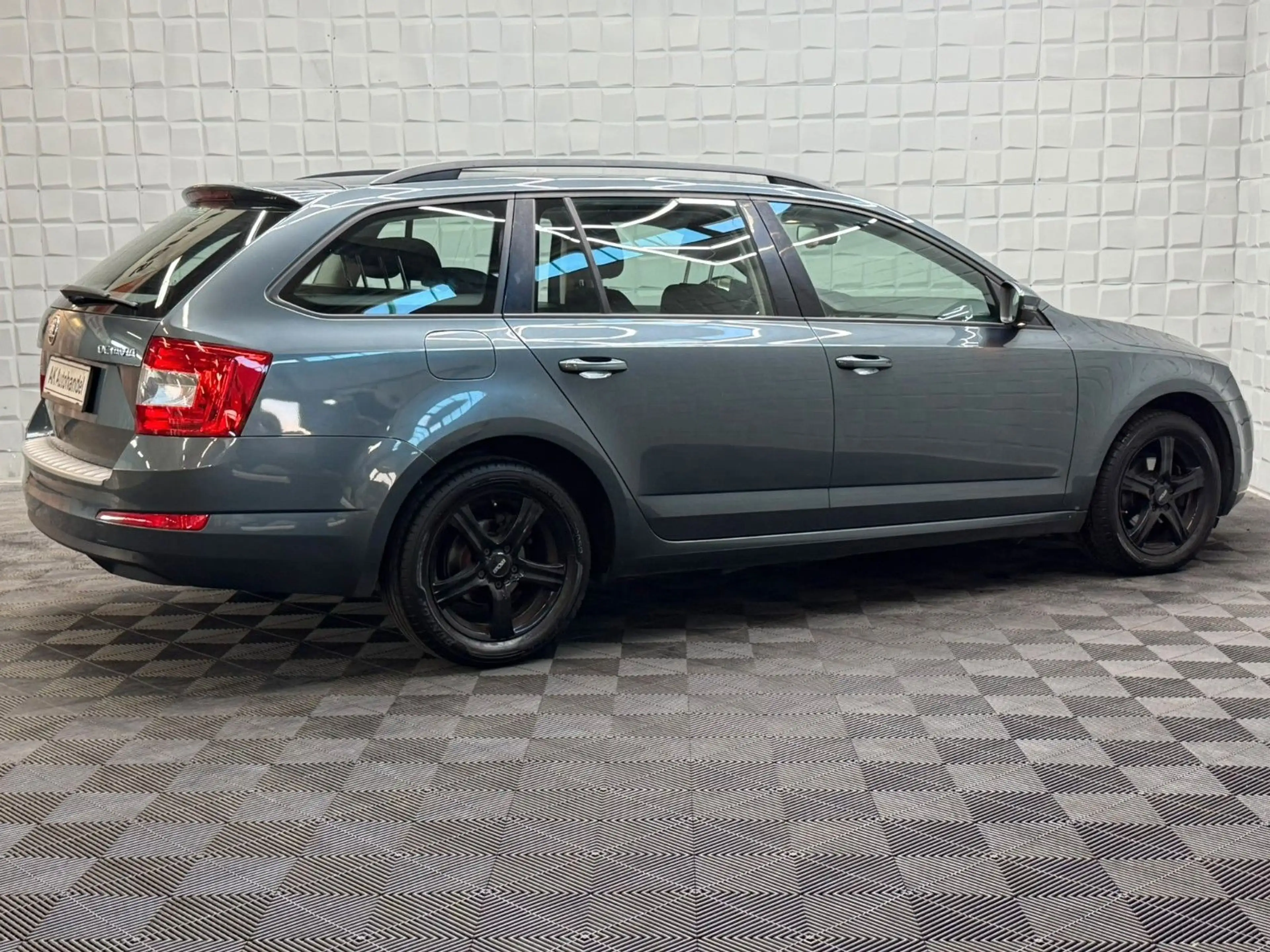 Skoda Octavia Combi Ambition Klima Tempomat PDC 8-fach — photo 8