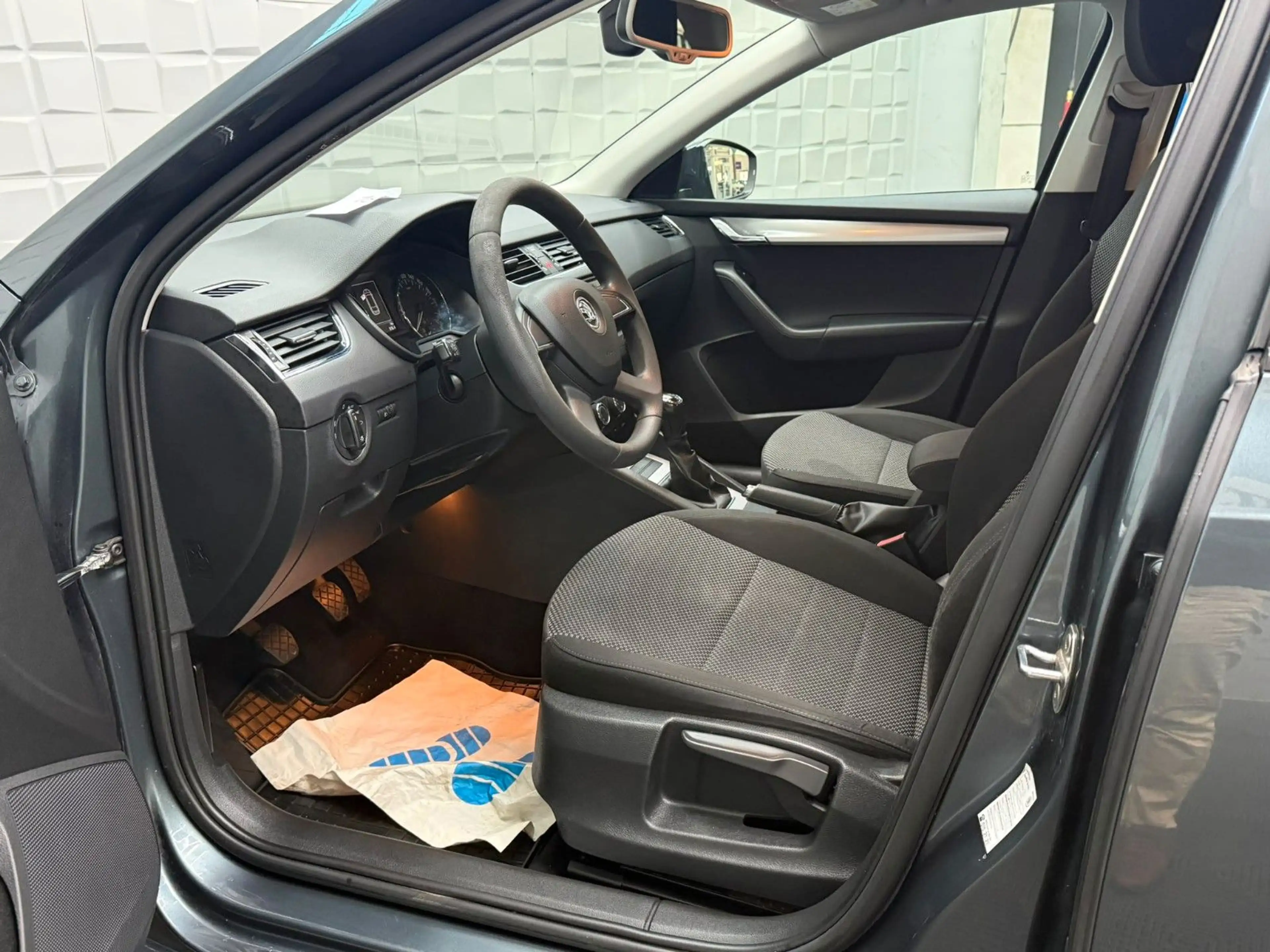 Skoda Octavia Combi Ambition Klima Tempomat PDC 8-fach — photo 9