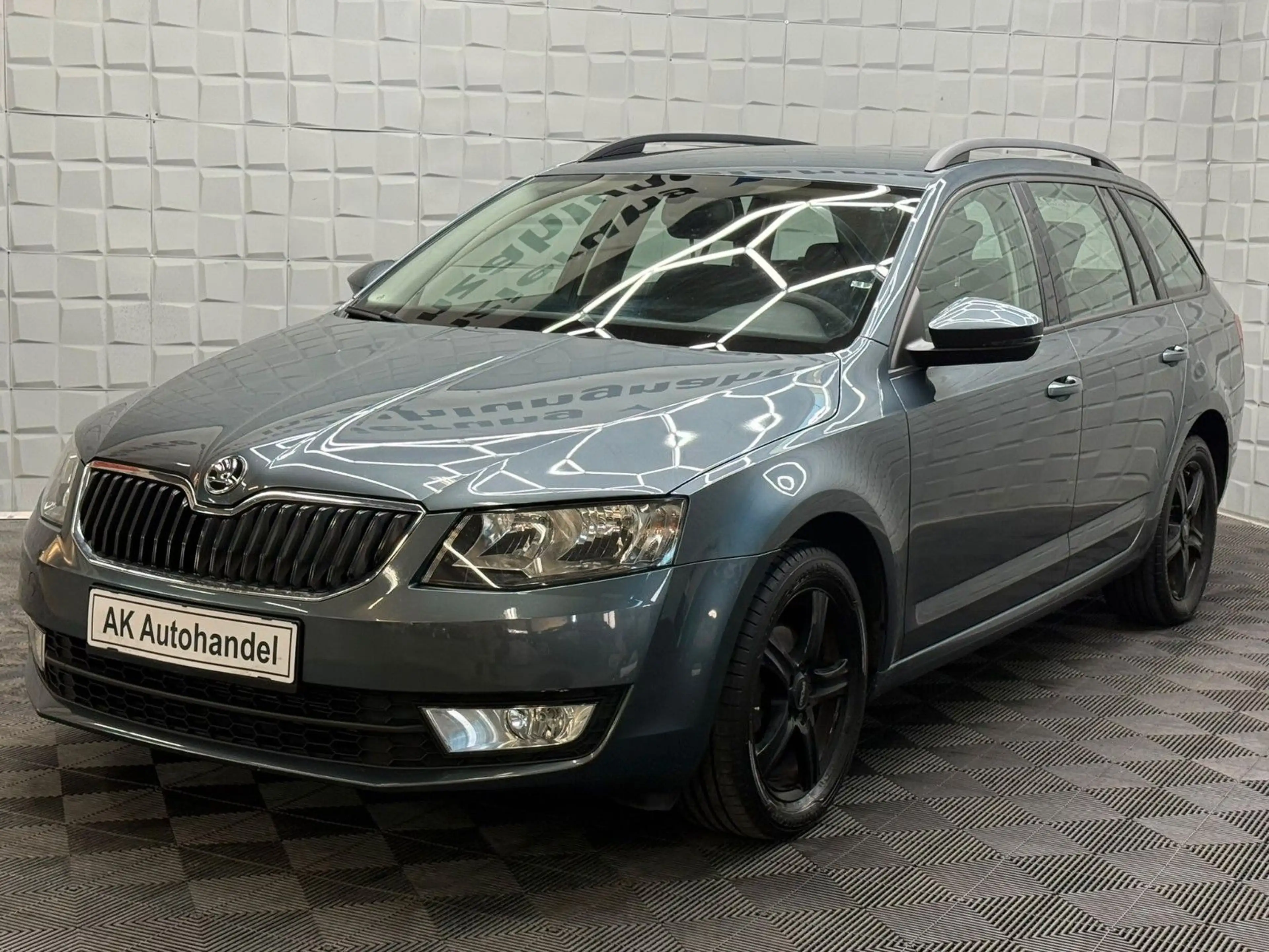 Skoda Octavia Combi Ambition Klima Tempomat PDC 8-fach