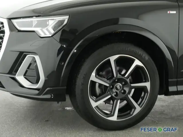 Audi Q3 view 15