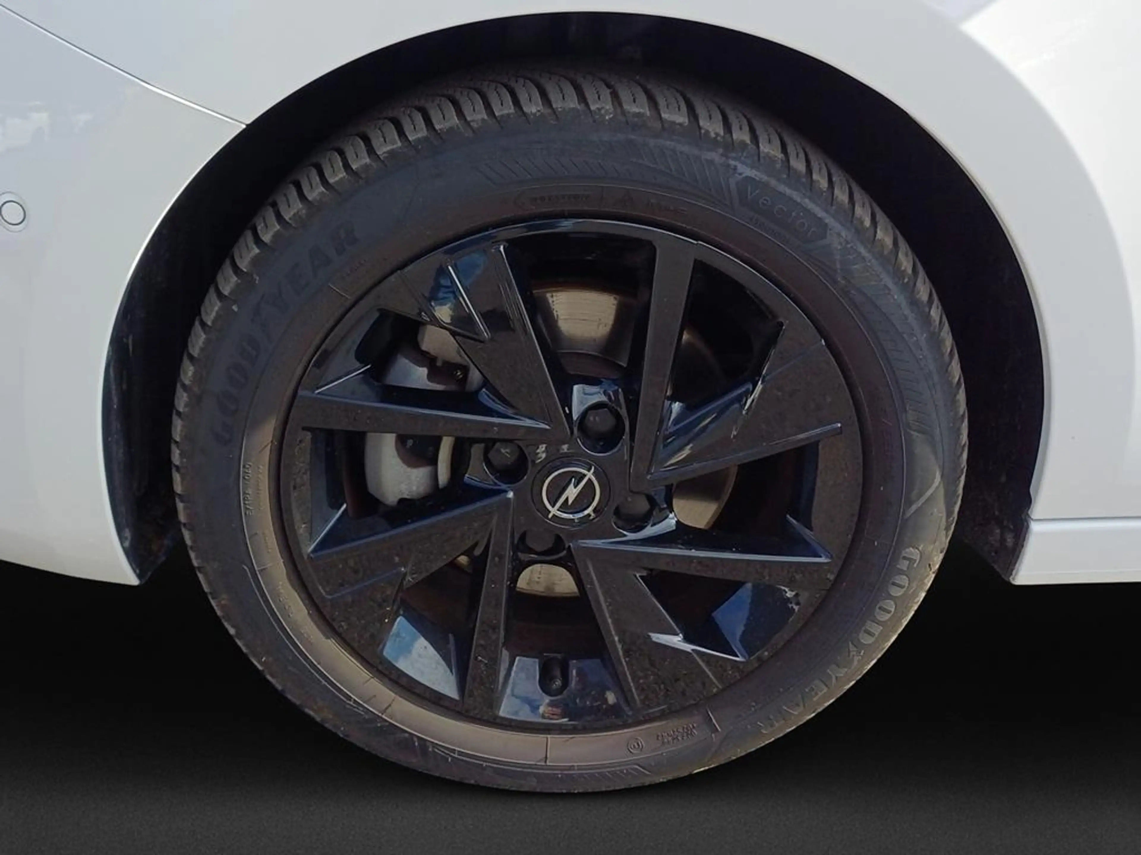 Opel Corsa Basis — photo 8