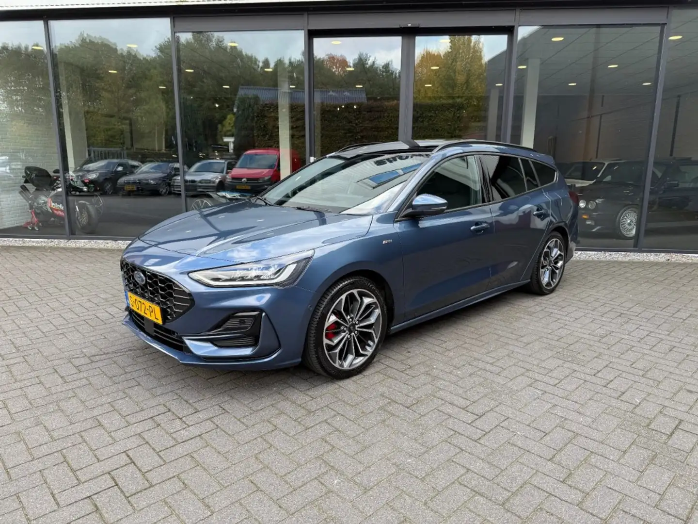 Ford Focus Wagon 1.0 EBH ST-Line X,Pano,Gr. Navi,Digi Displ., Blau - 1