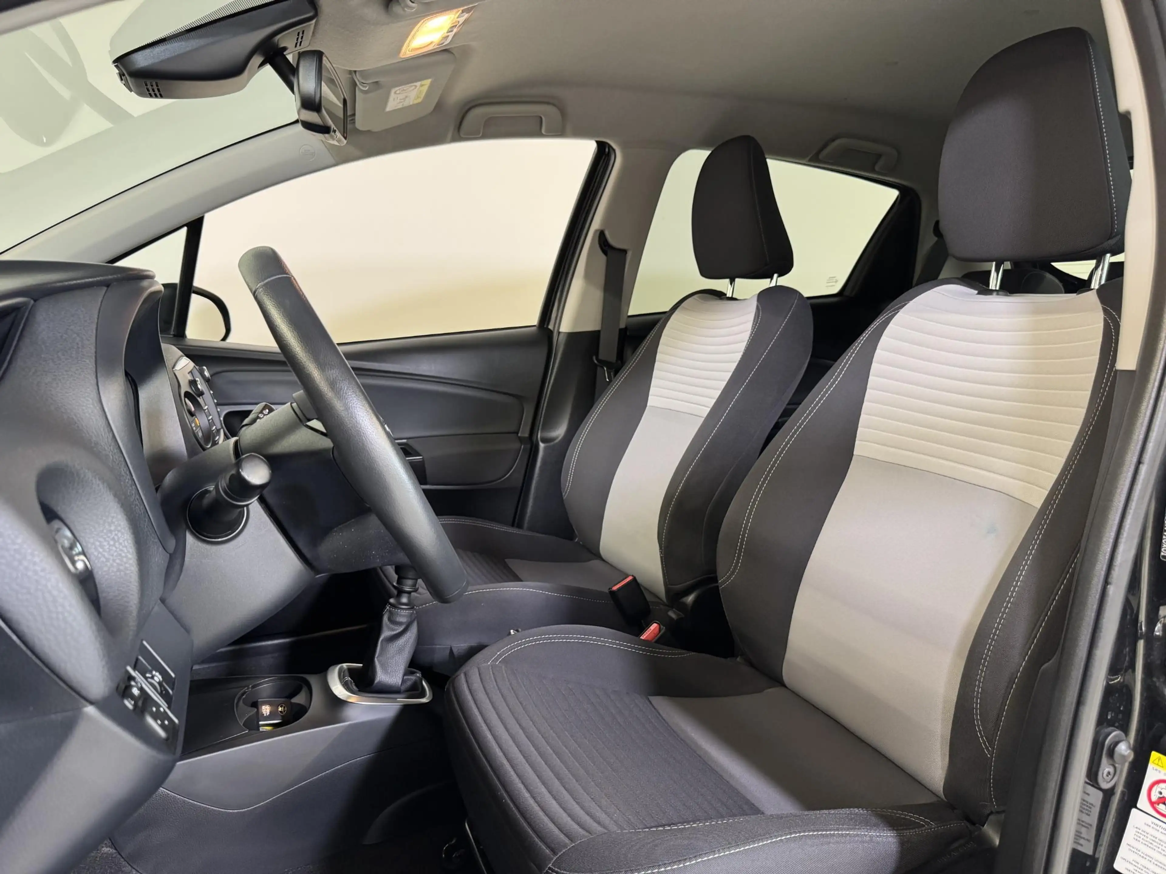 Toyota Yaris 1.5 VVT-i Y20 / Trekhaak / Stoelverwarming / — photo 12