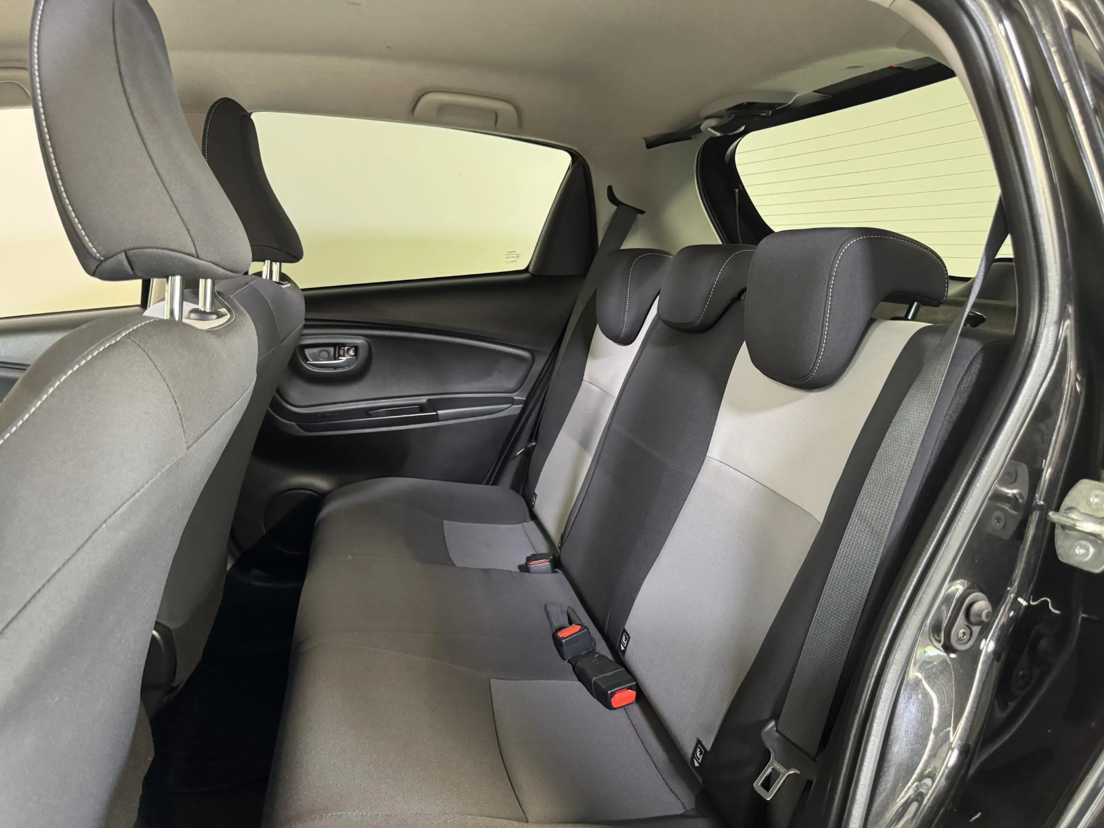 Toyota Yaris 1.5 VVT-i Y20 / Trekhaak / Stoelverwarming / — photo 13