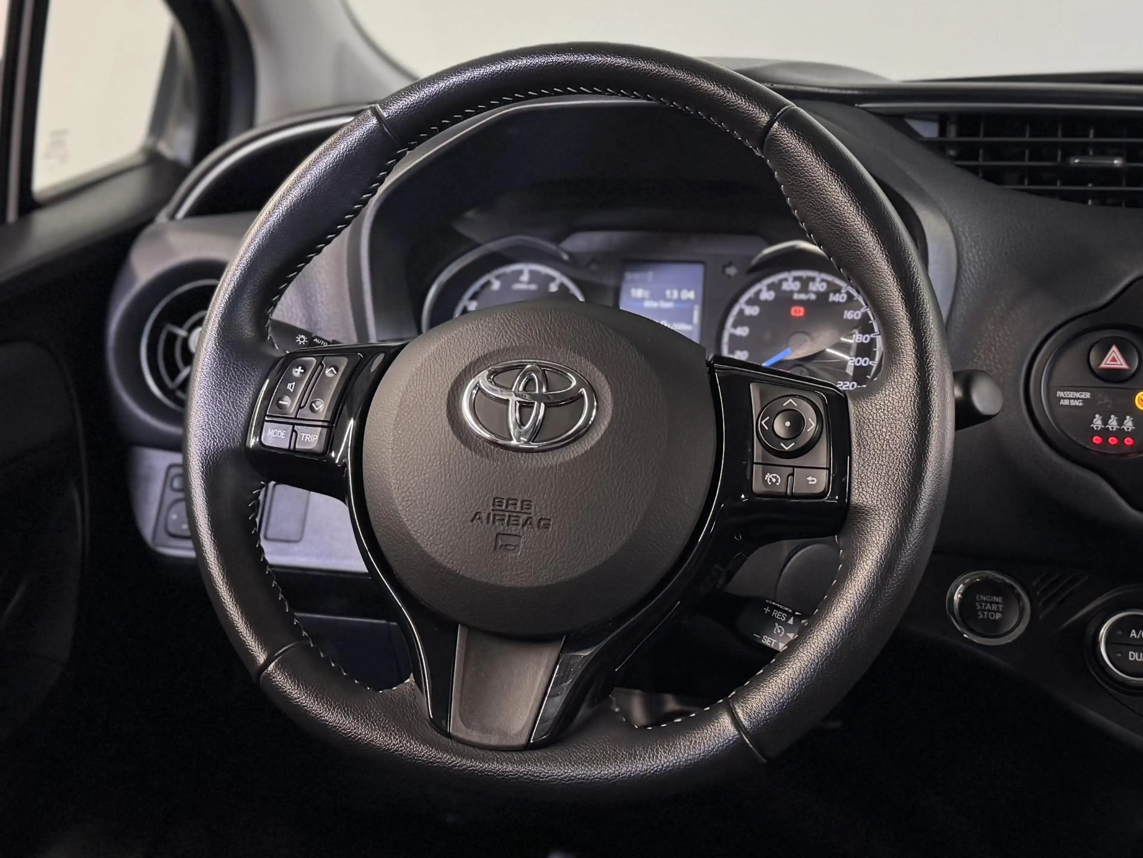 Toyota Yaris 1.5 VVT-i Y20 / Trekhaak / Stoelverwarming / — photo 4