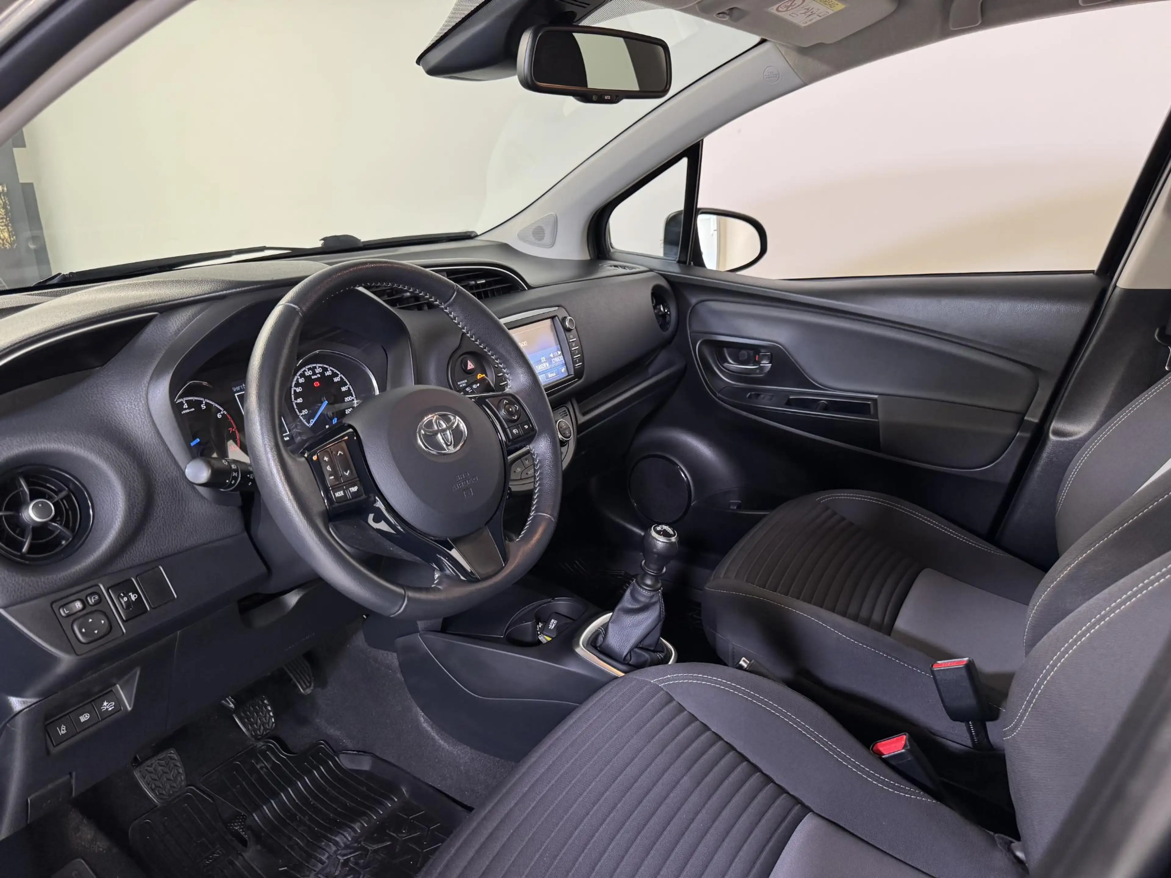 Toyota Yaris 1.5 VVT-i Y20 / Trekhaak / Stoelverwarming / — photo 11