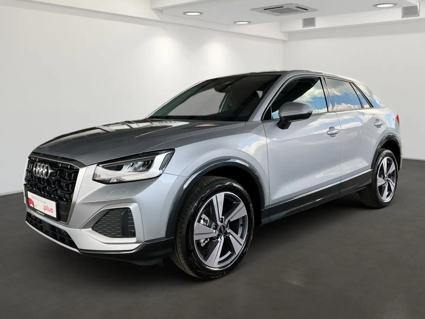 Audi Q2 advanced 35 TFSI AHK Parken+Fahren+KomfortPak Silber - 2